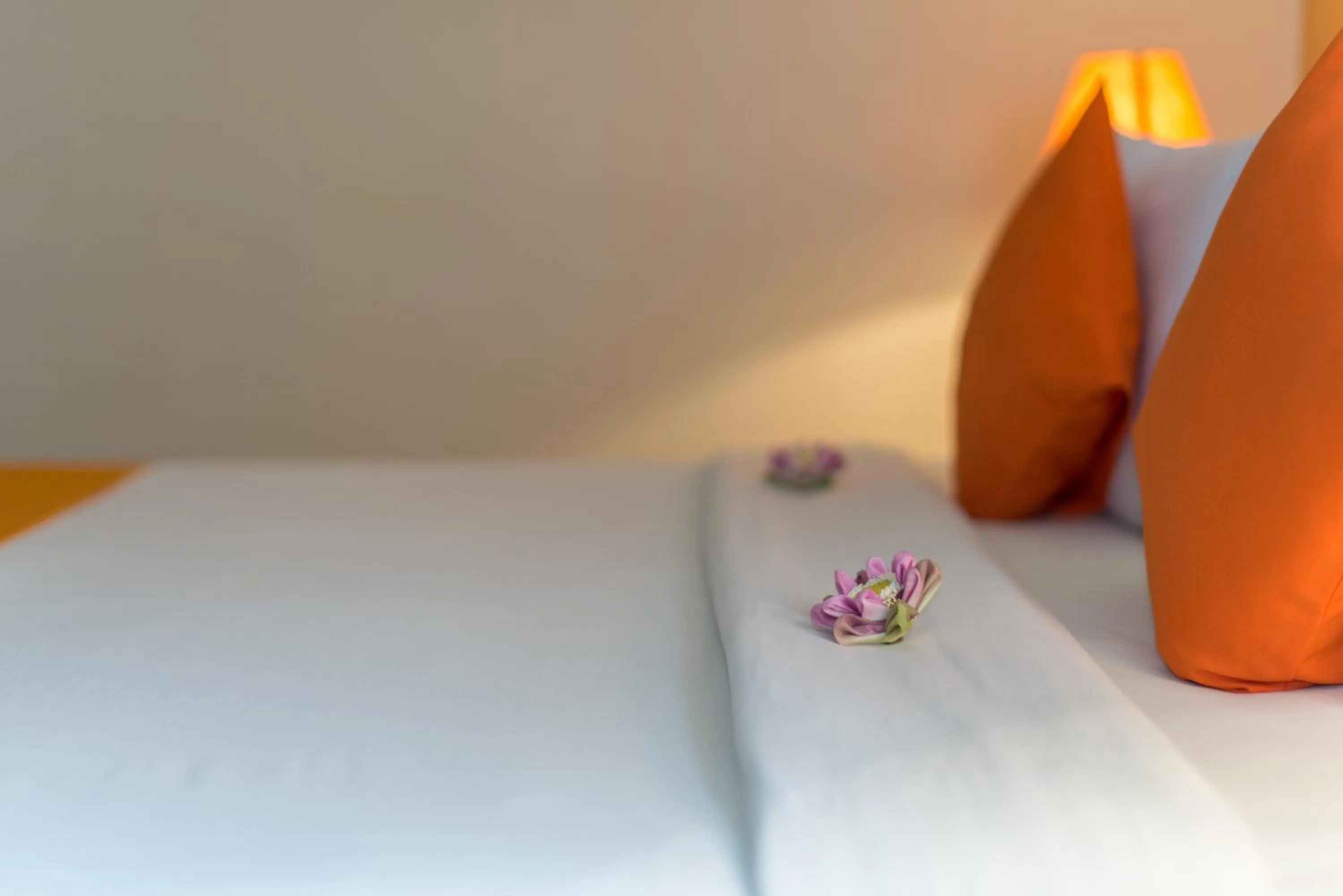 Photo of the whole room, Bed in JK Resident