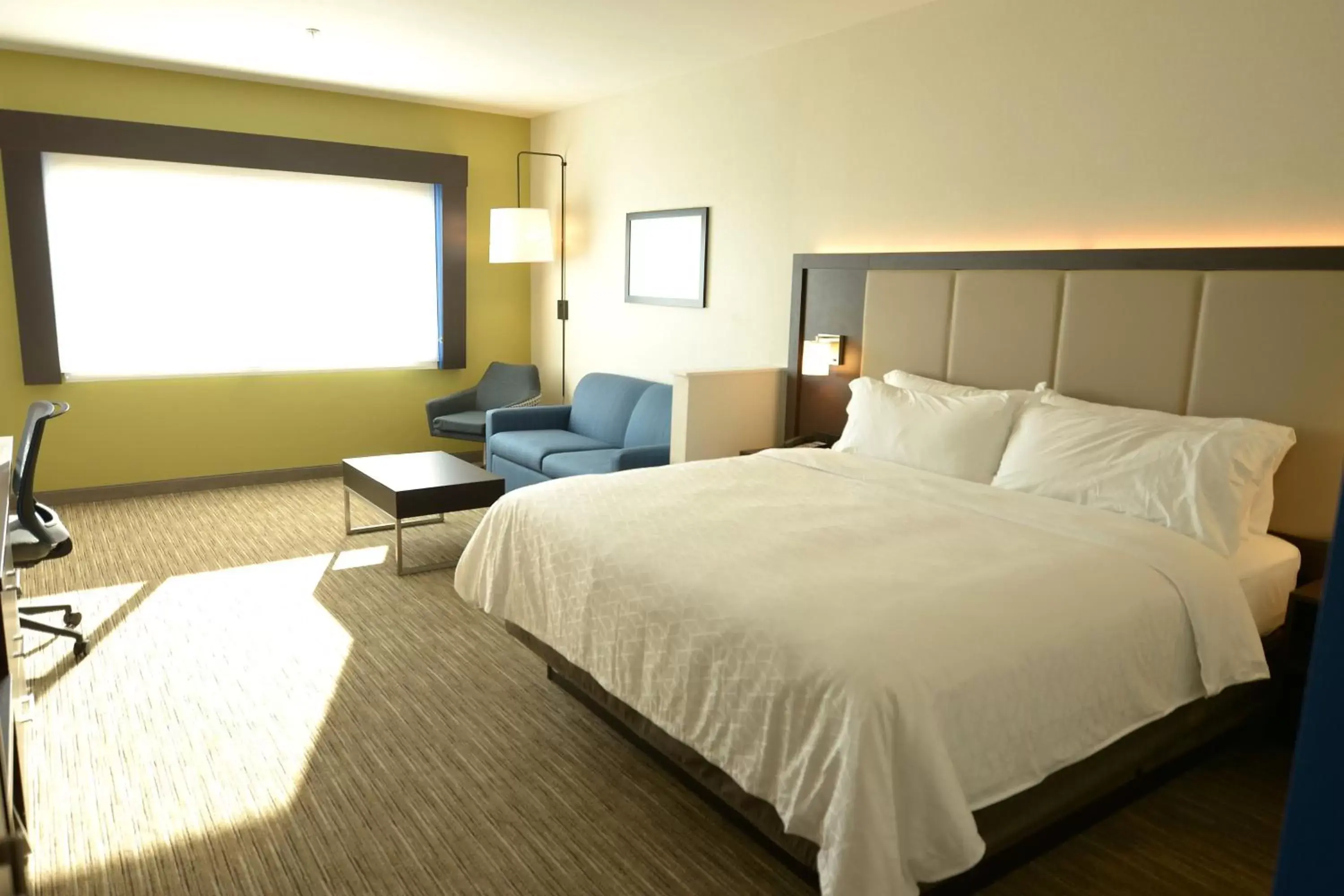 Photo of the whole room, Bed in Holiday Inn Express & Suites Onalaska - La Crosse Area, an IHG Hotel