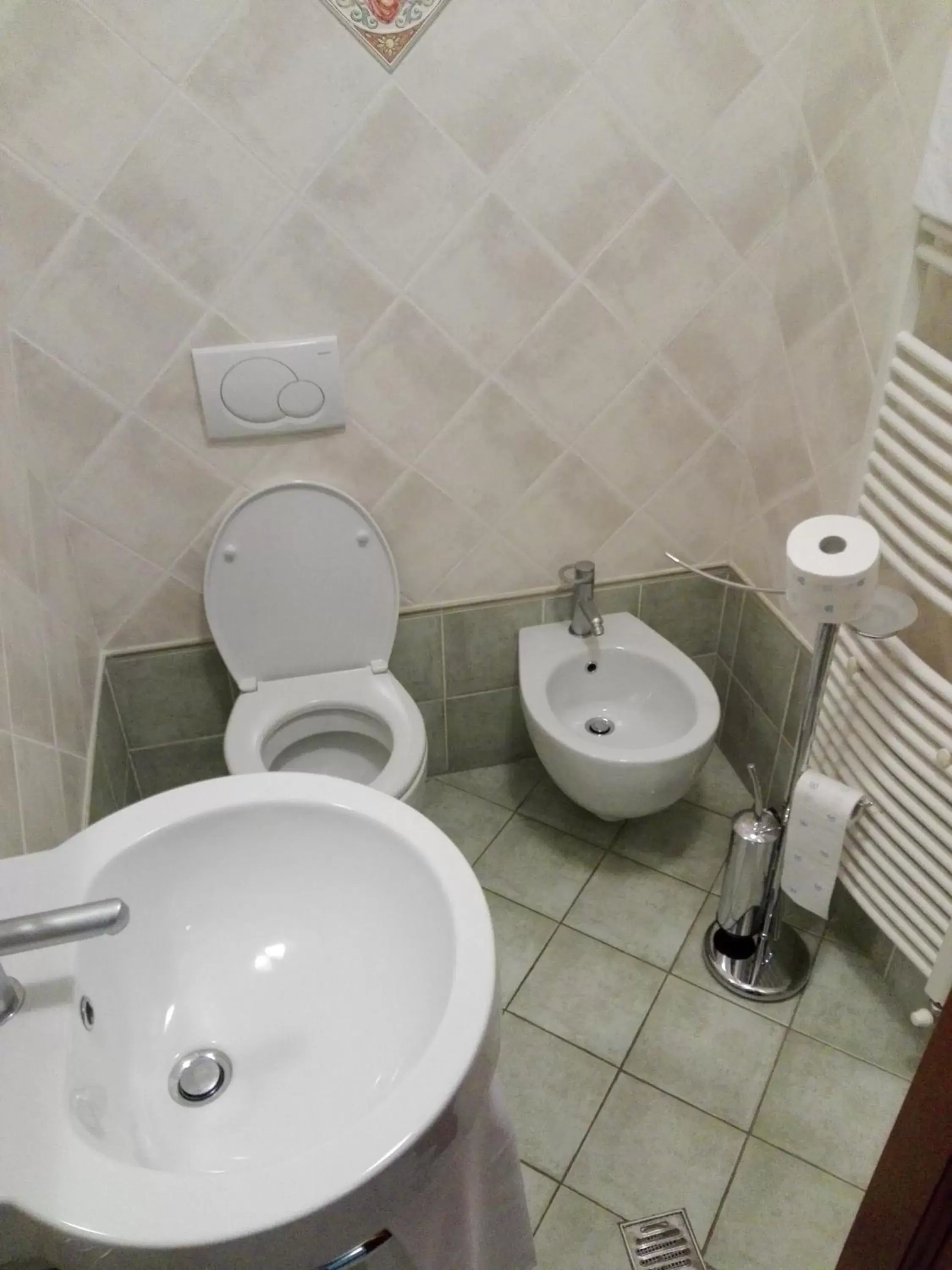 Bathroom in Hotel Ponte San Vittorino