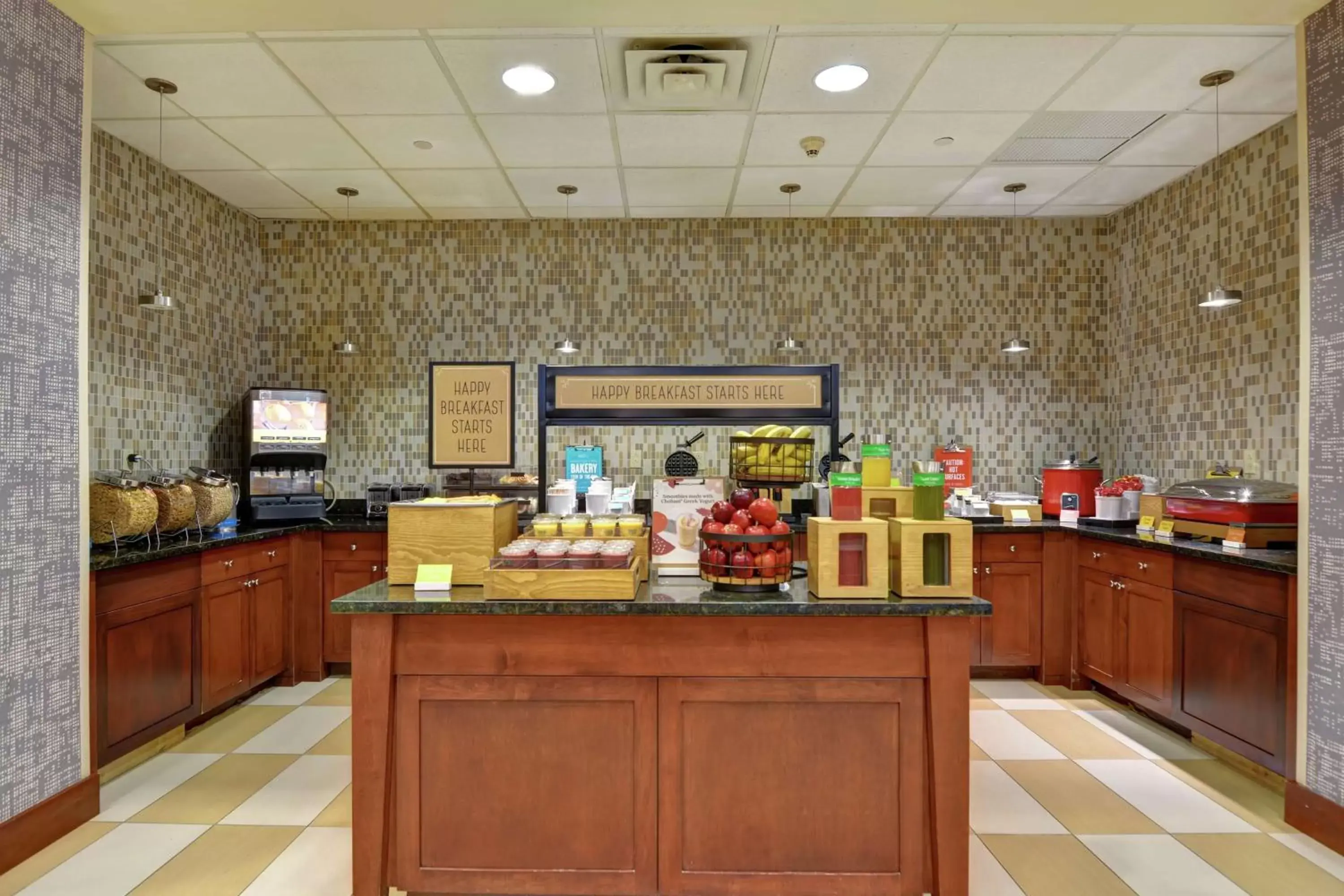 Meeting/conference room, Restaurant/Places to Eat in Hampton Inn & Suites Newark-Harrison-Riverwalk