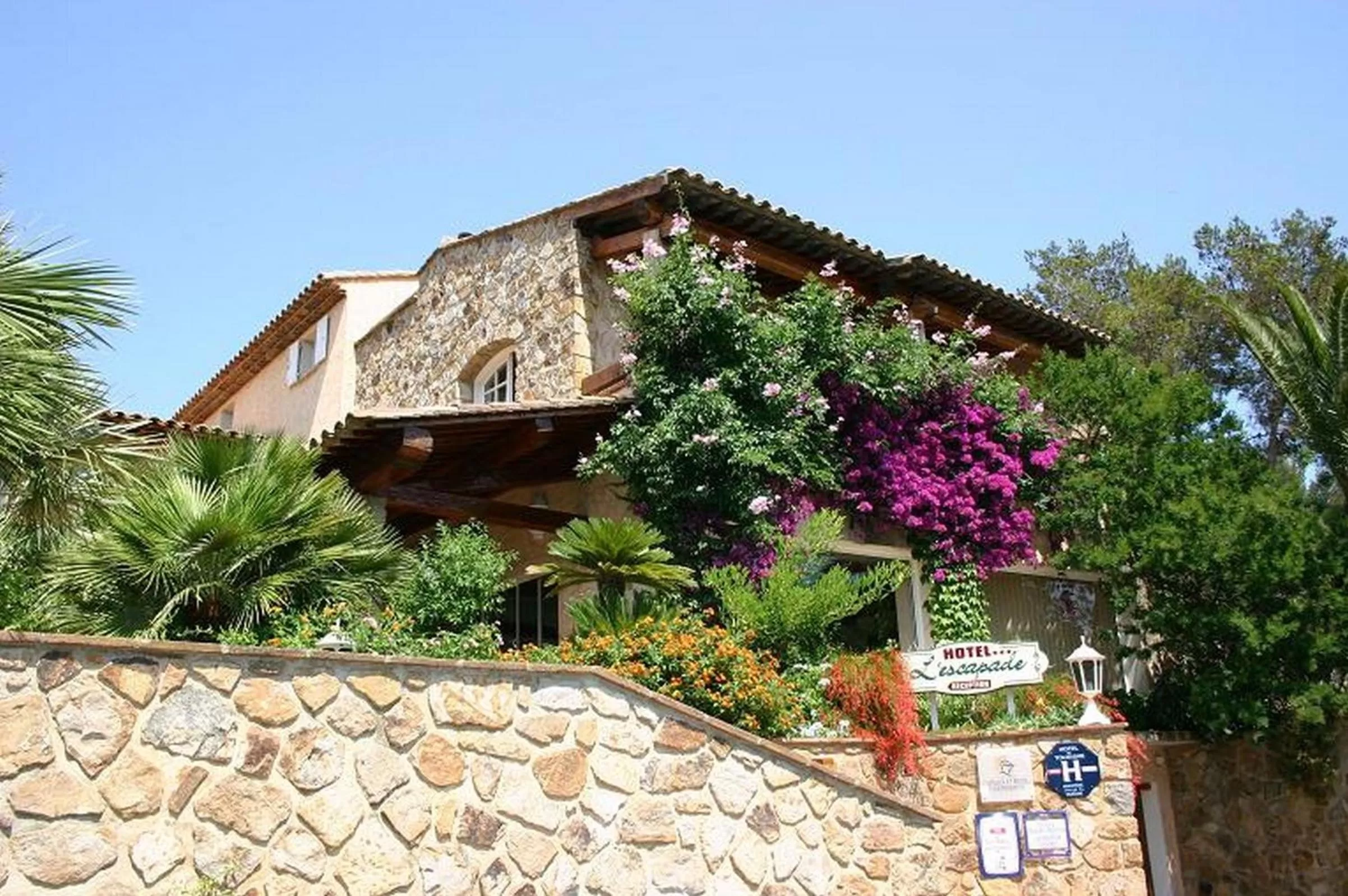 Facade/entrance in L' Escapade Hôtel & Restaurant