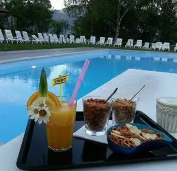 Restaurant/places to eat, Swimming Pool in Hotel Mirabeau