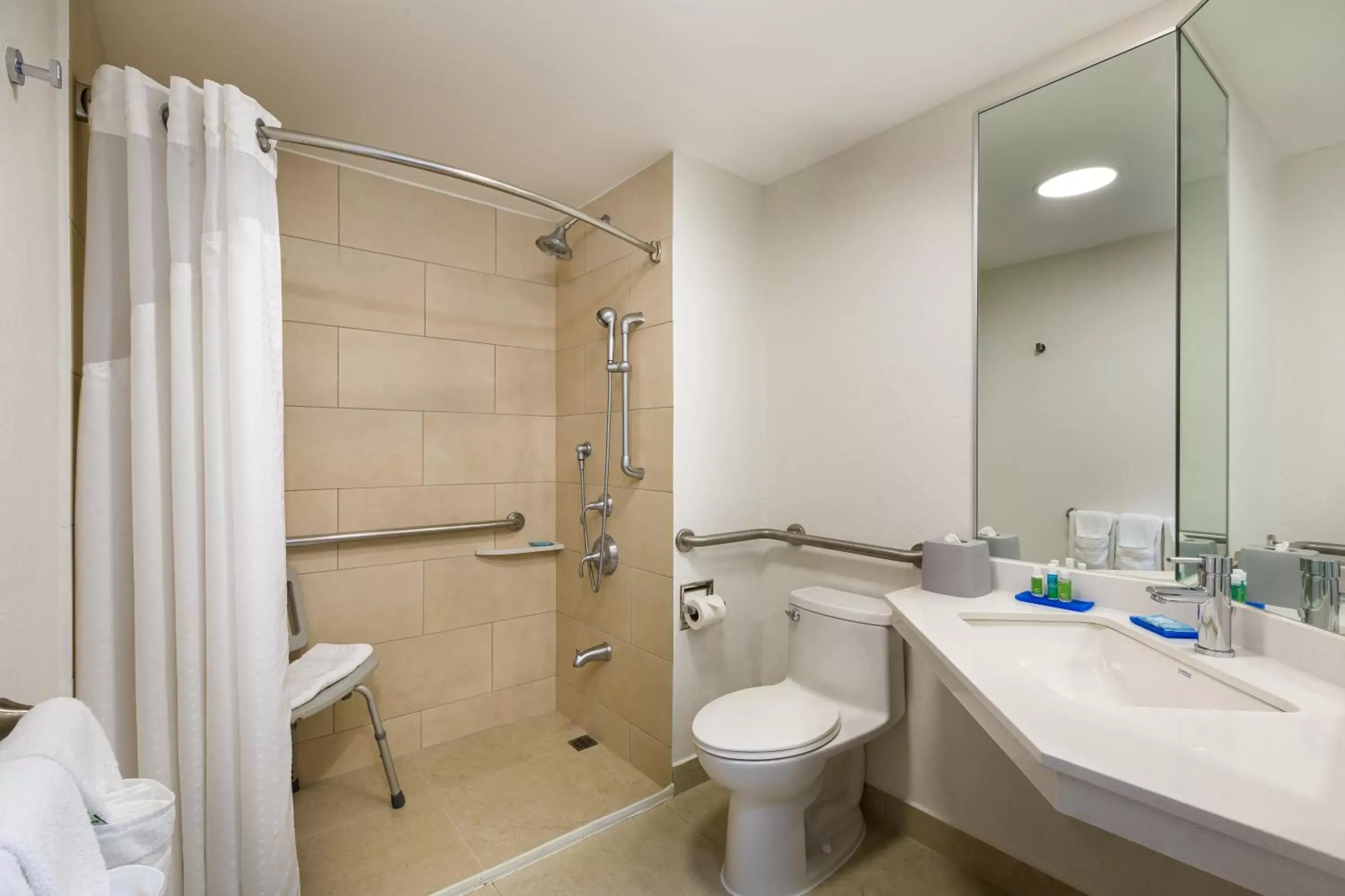 Photo of the whole room, Bathroom in Holiday Inn Express San Jose Airport, an IHG Hotel