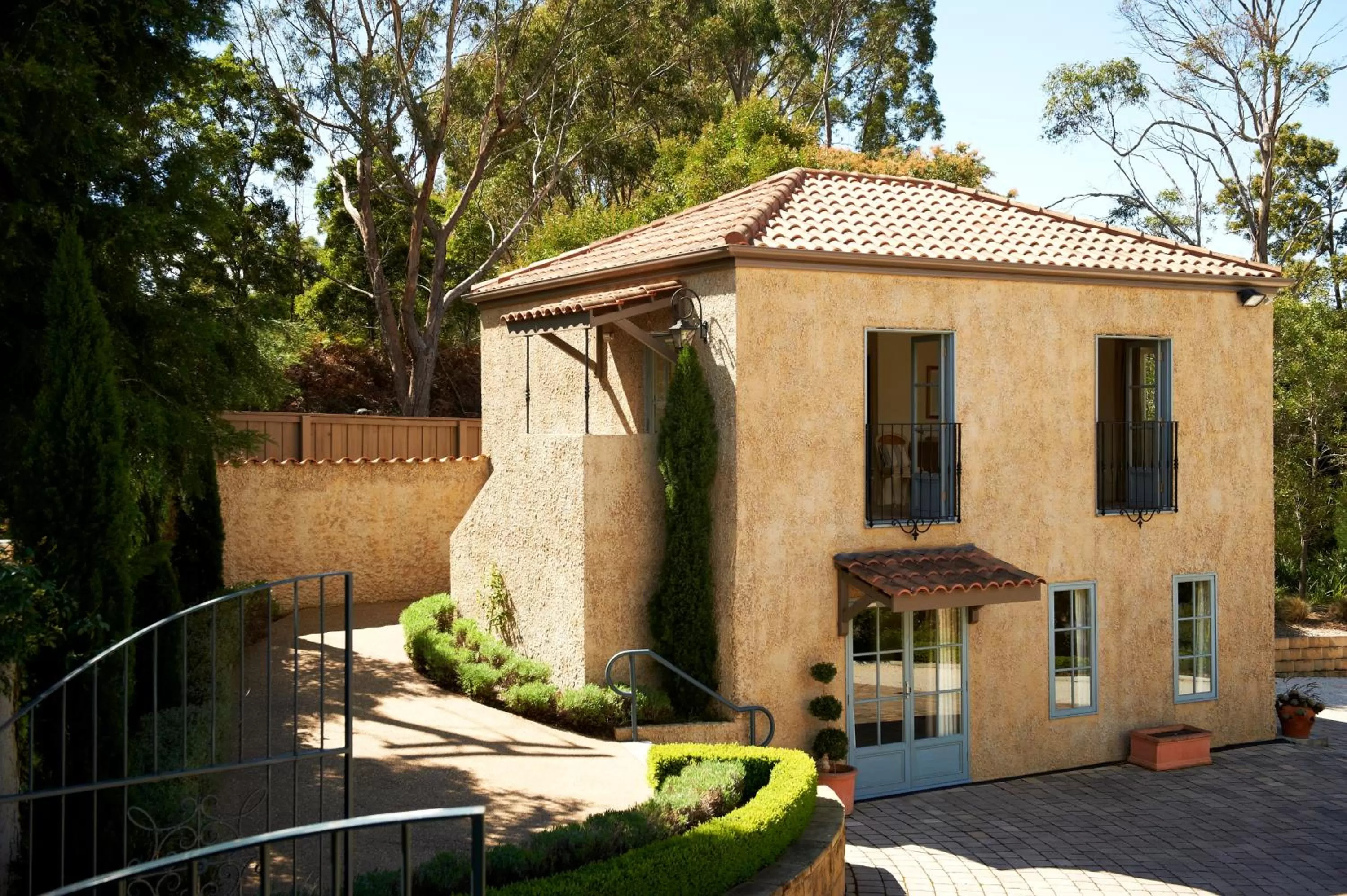 Property building in Villa Howden