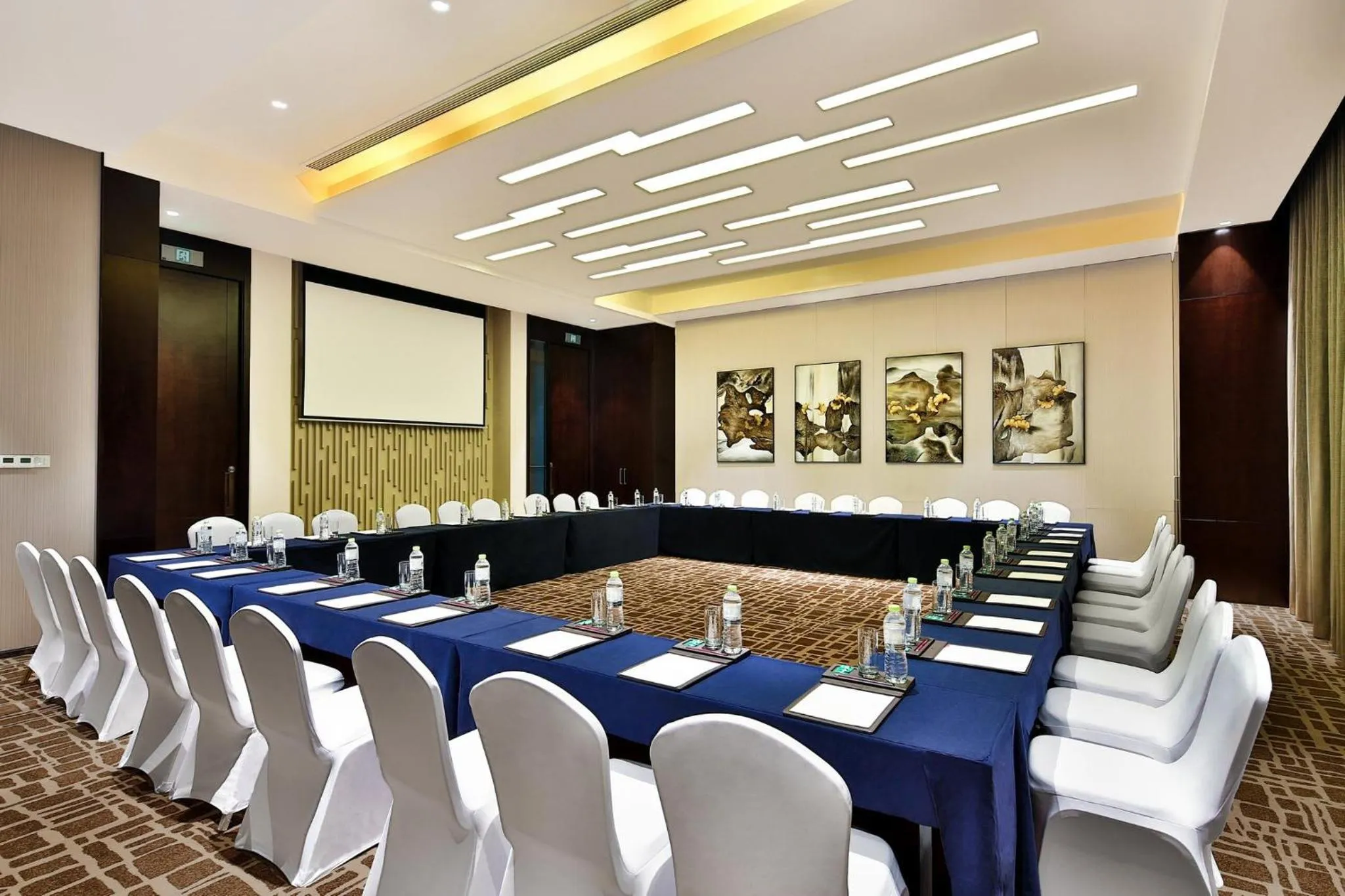 Meeting/conference room in Crowne Plaza Chengdu Wenjiang by IHG