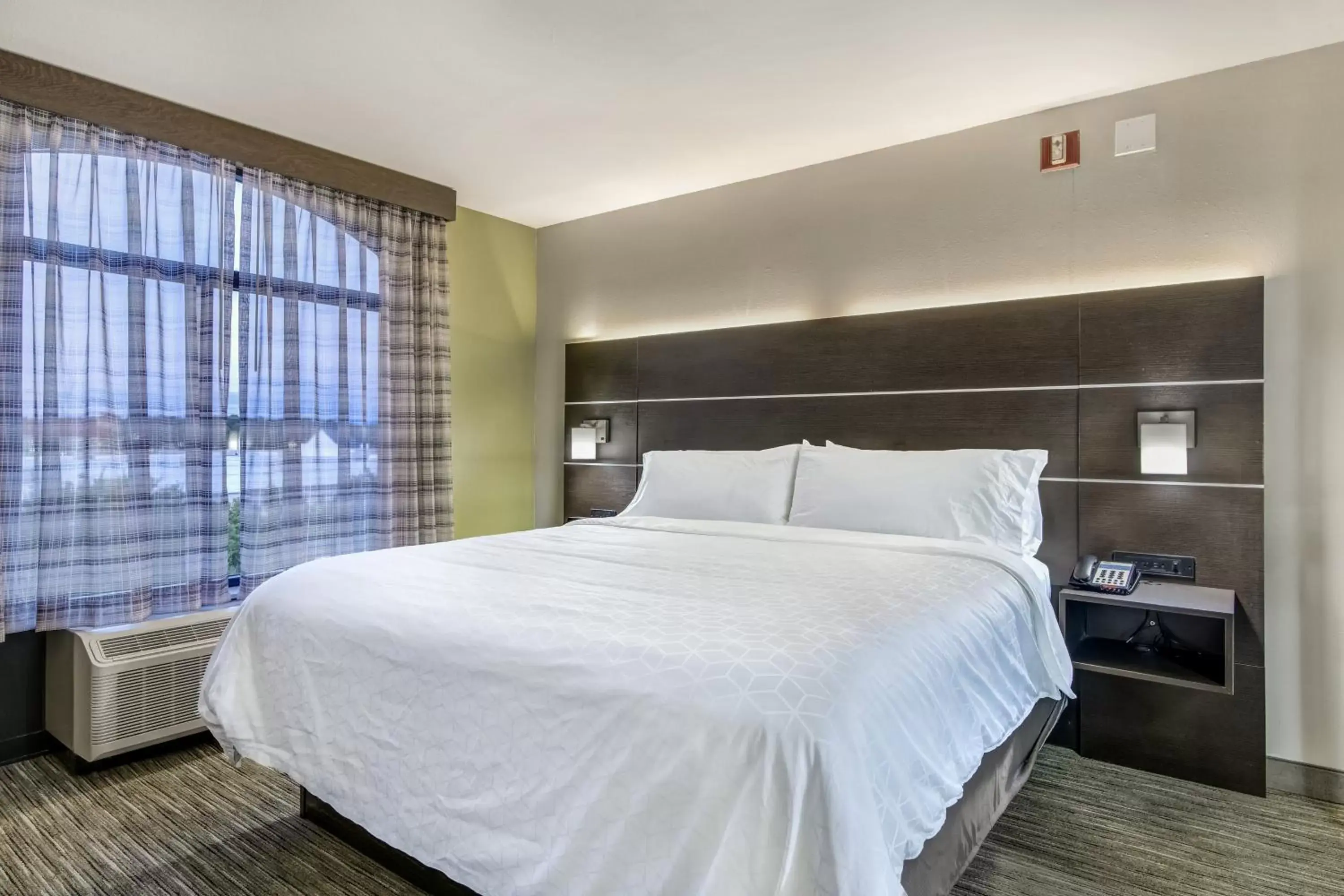 Bed in Holiday Inn Express & Suites Longview North, an IHG Hotel
