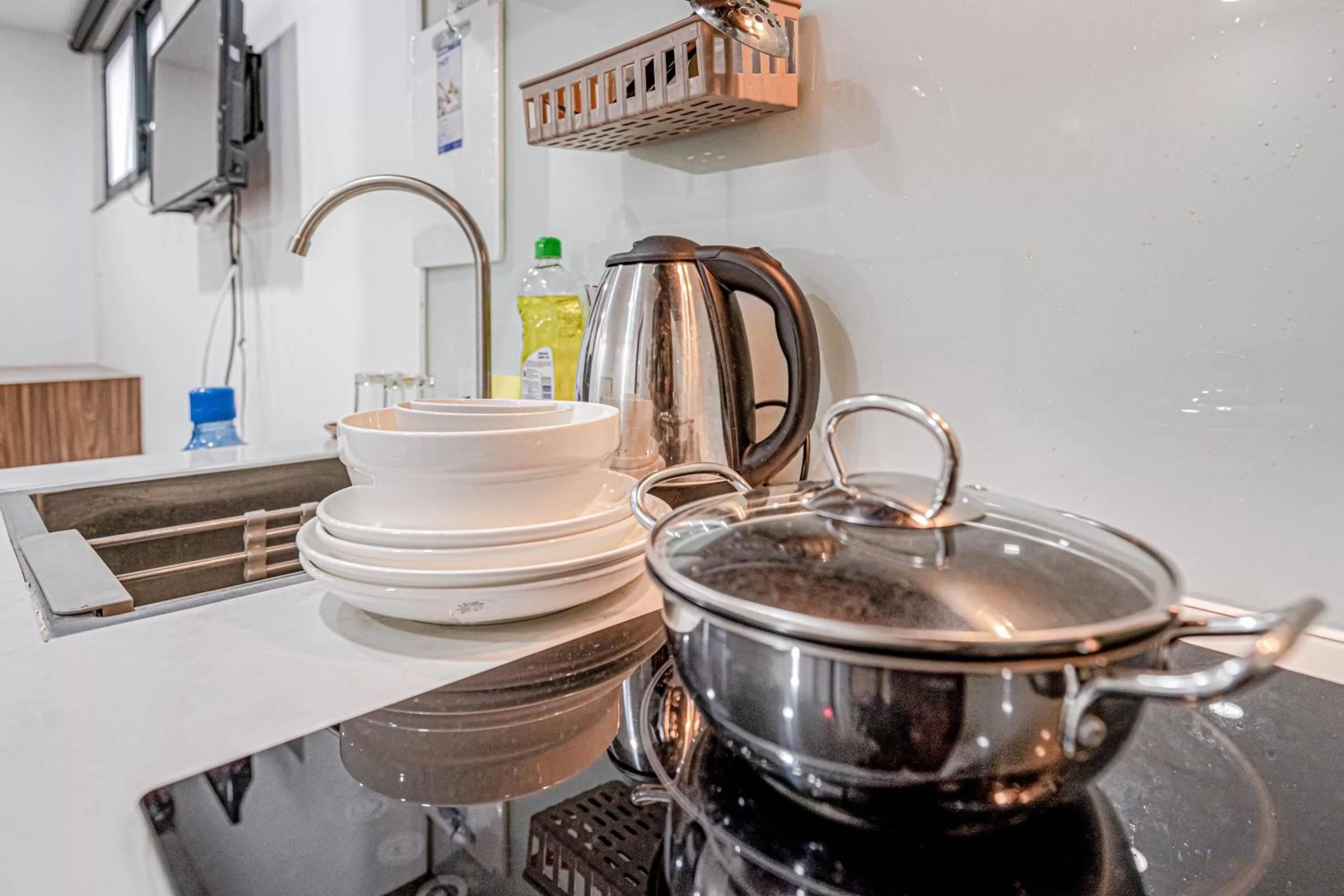 Kitchen or kitchenette in Spring Hill Apartment -The High Class