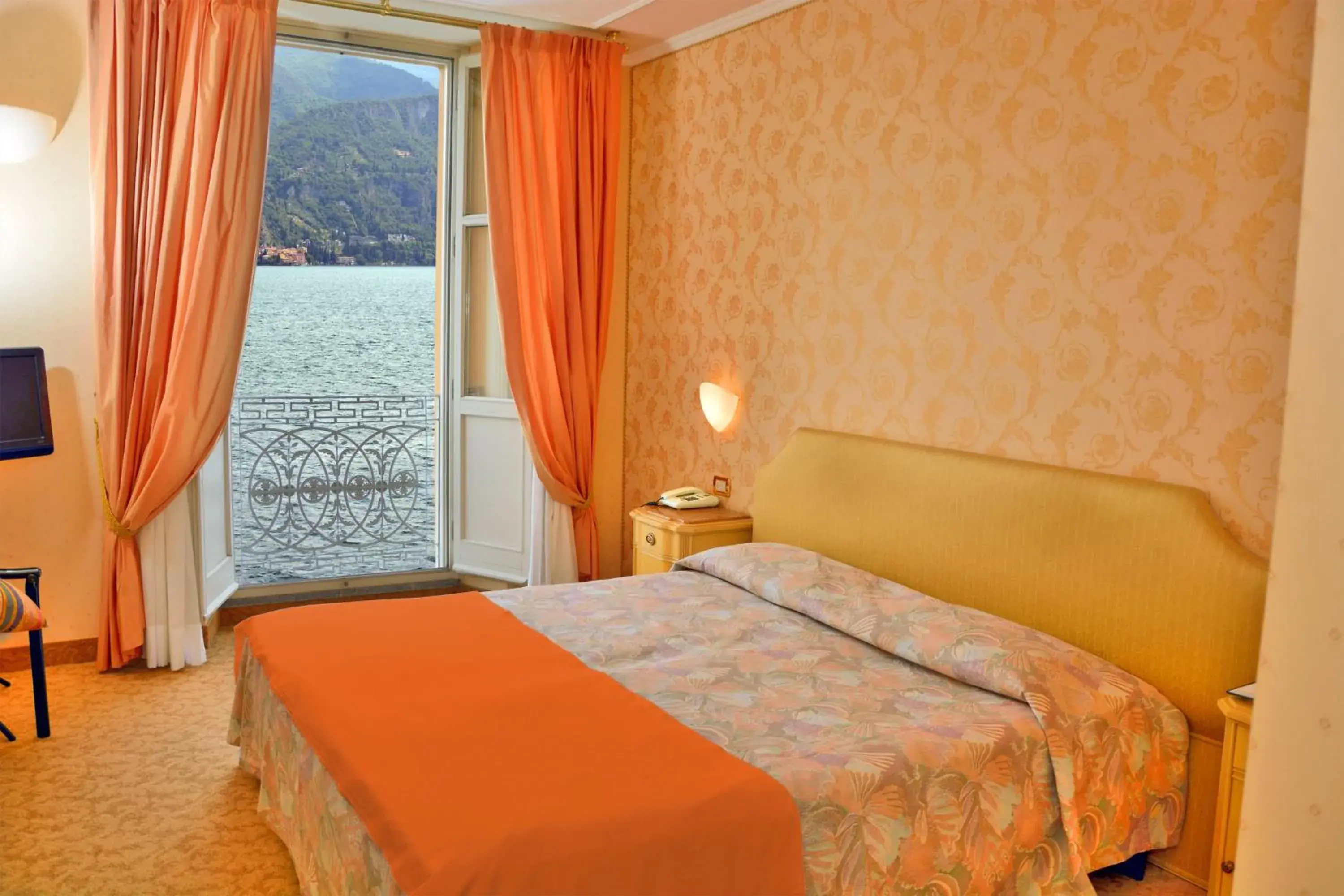 Bed in Grand Hotel Menaggio