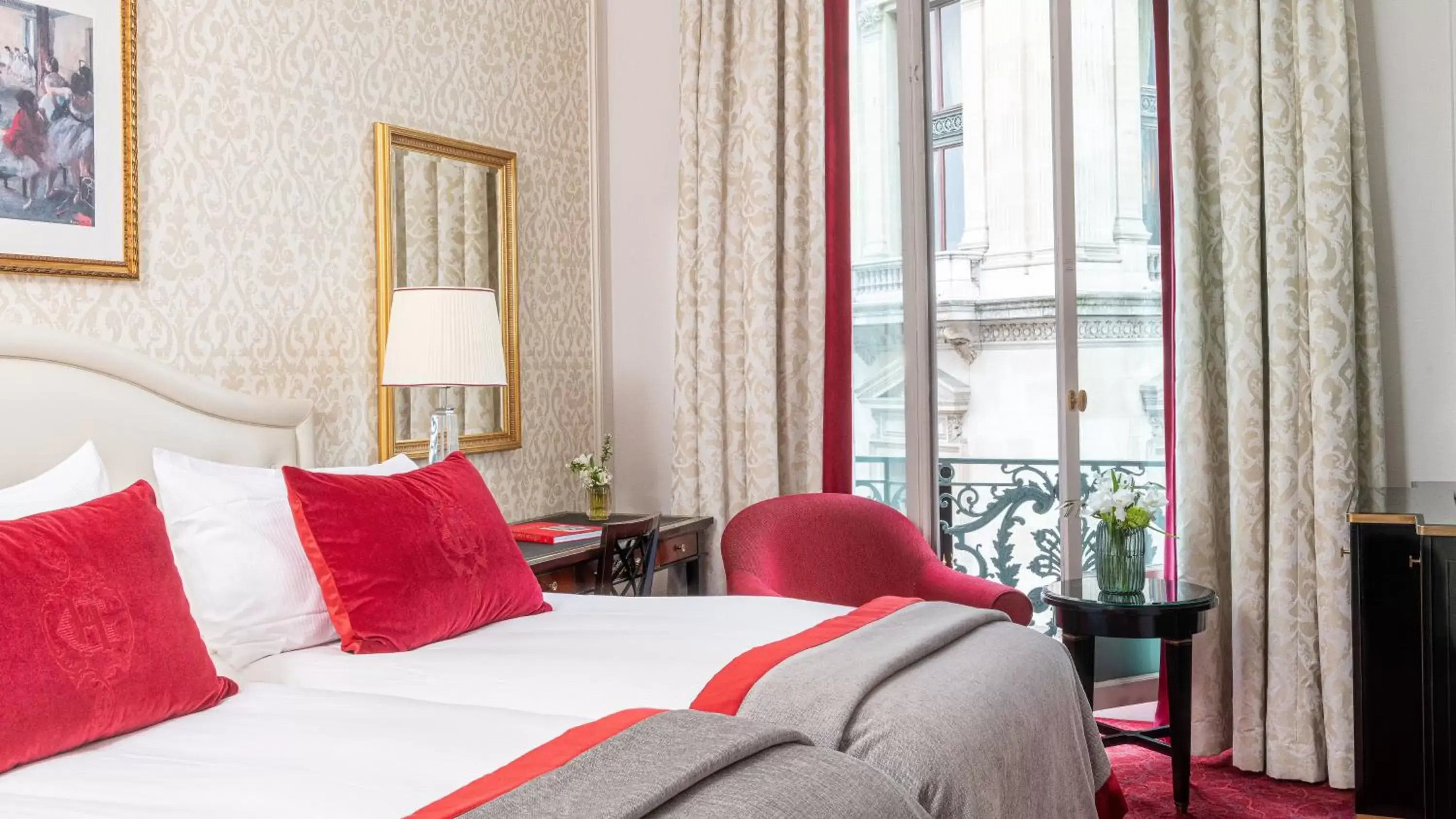 Photo of the whole room, Bed in InterContinental Paris Le Grand, an IHG Hotel