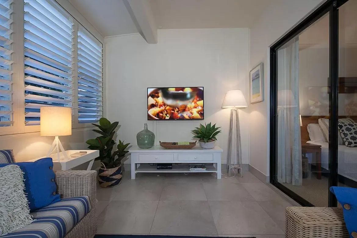 Seating area, TV/Entertainment Center in Papillon Coolum