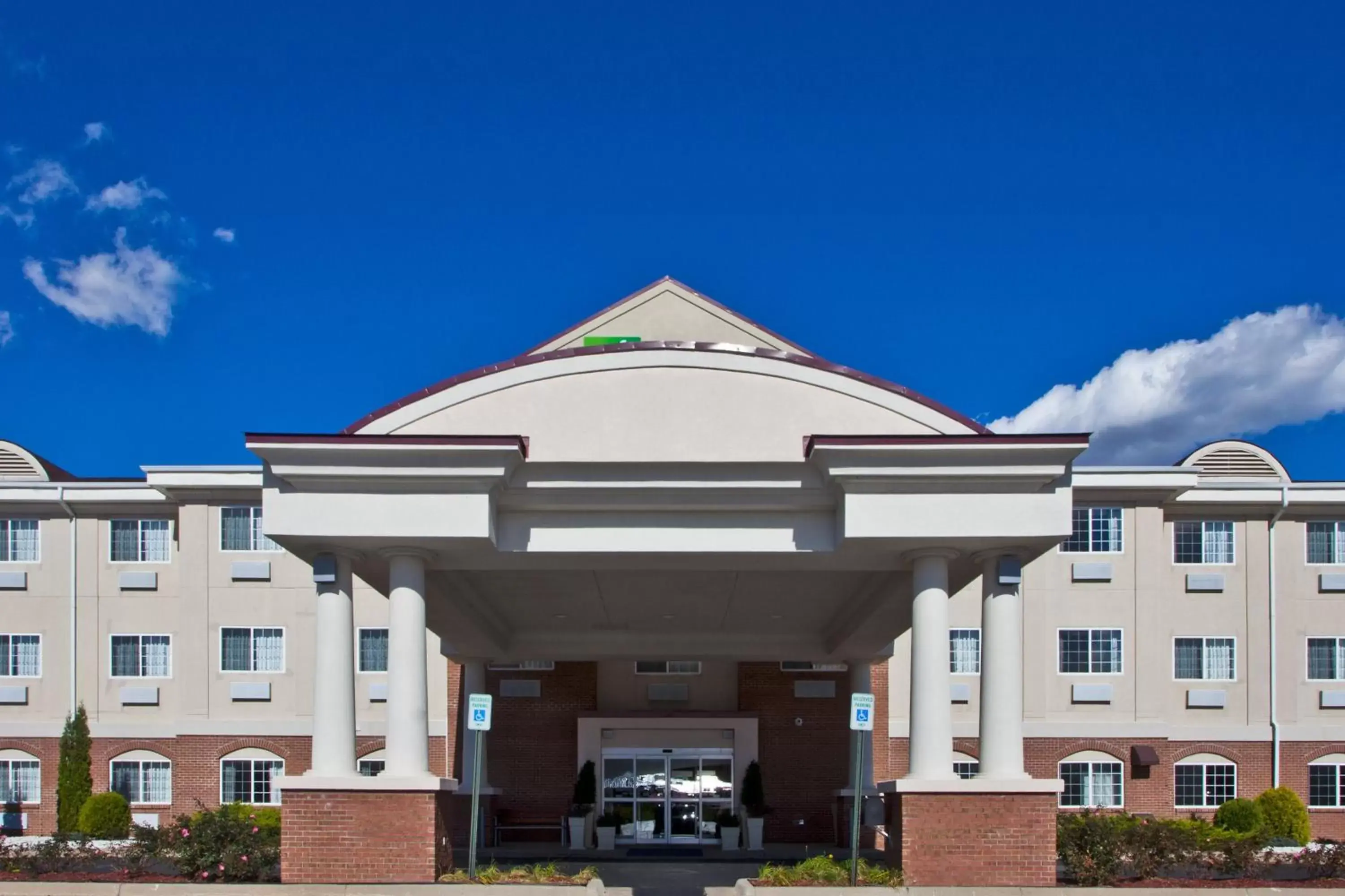 Property building in Holiday Inn Express Hotel & Suites Charlotte, an IHG Hotel