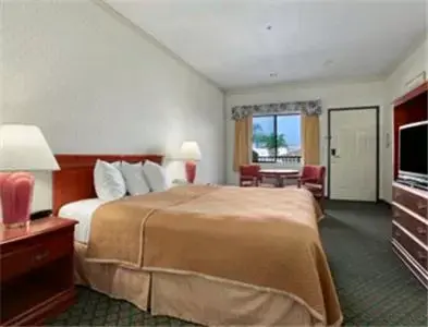 Day, Bed in Travelodge by Wyndham Lynwood