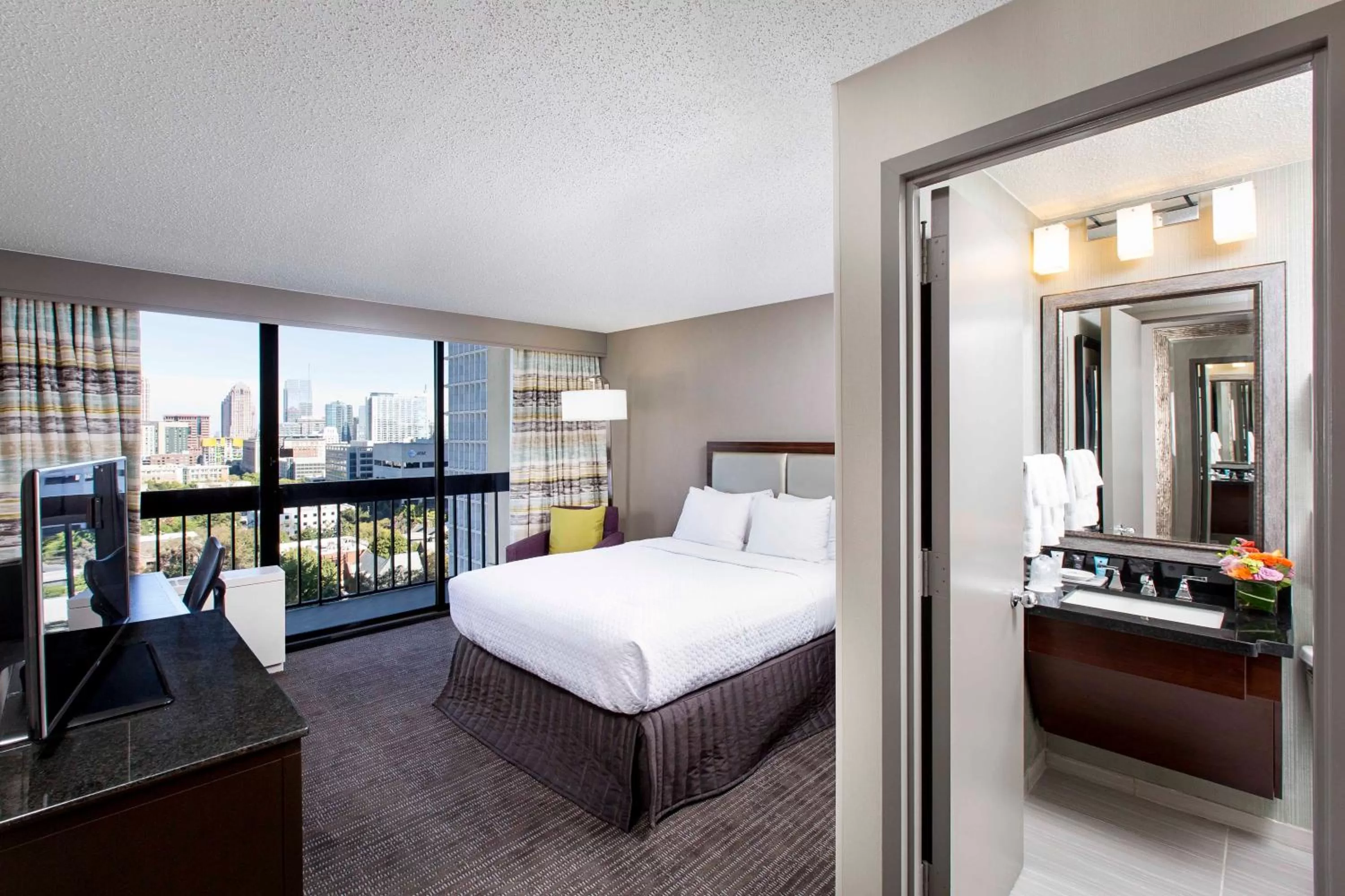 Photo of the whole room, Bed in Crowne Plaza Atlanta - Midtown by IHG