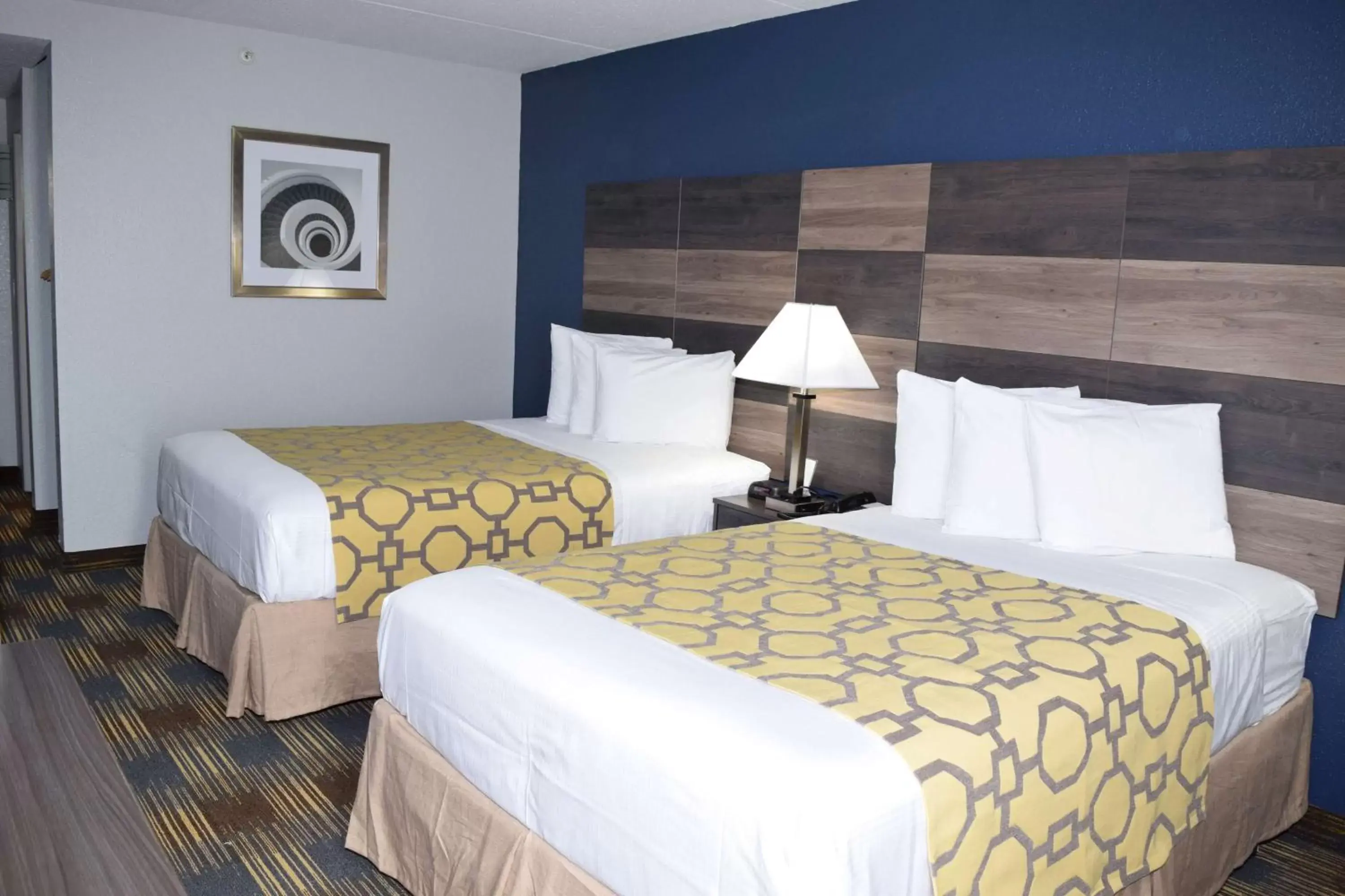 Photo of the whole room, Bed in Baymont by Wyndham - Chicago - Addison - O'Hare