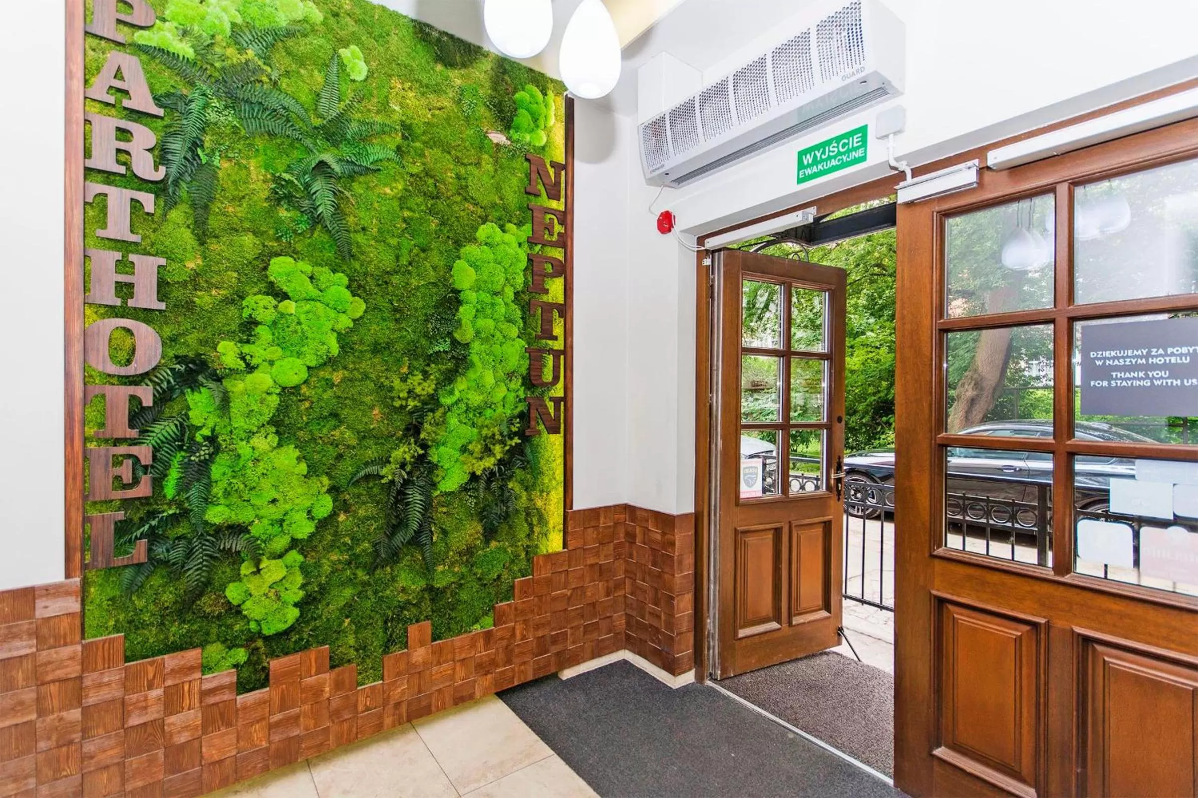 Facade/entrance in Apart Neptun