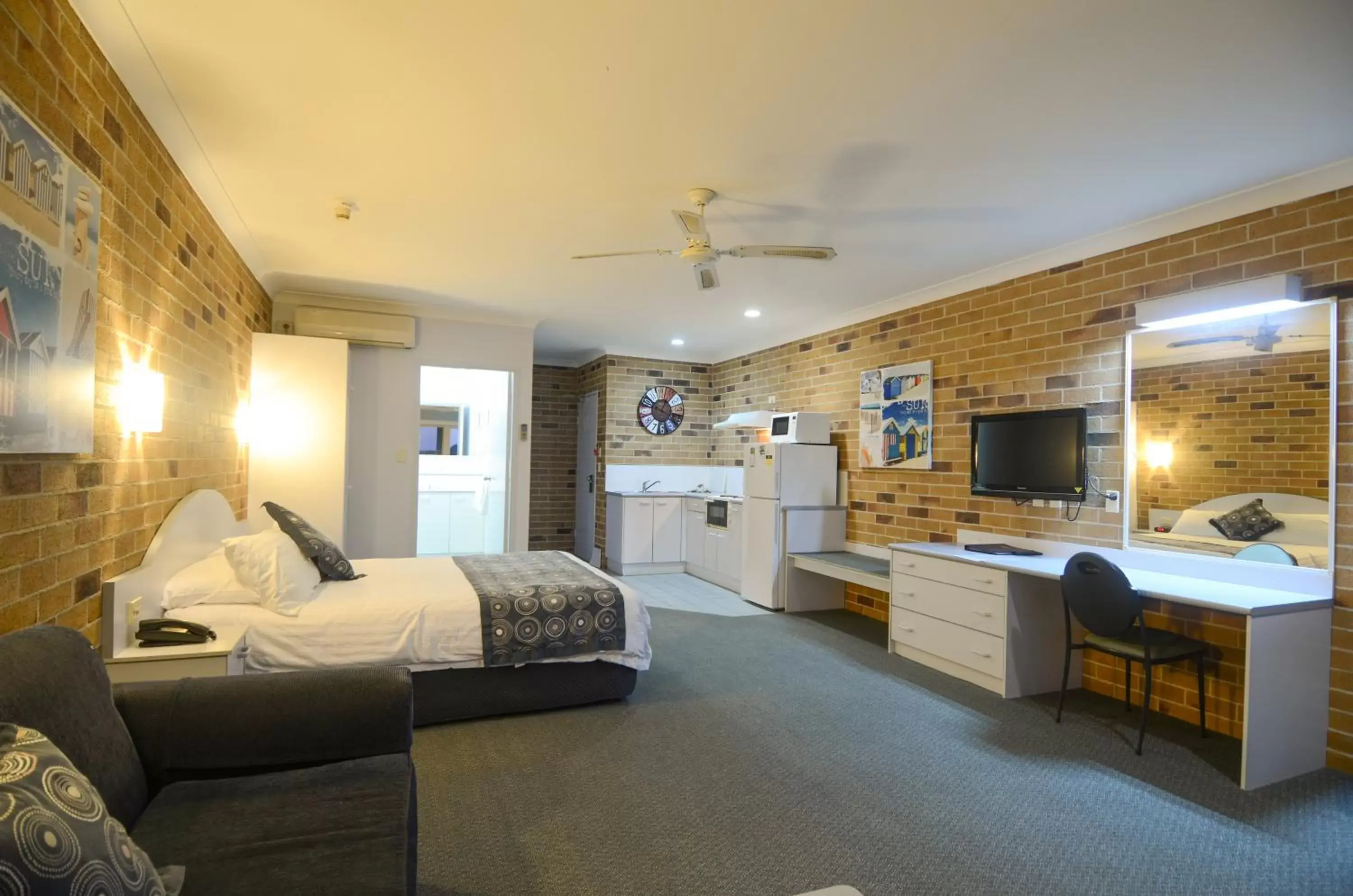 Bedroom in Moby Dick Waterfront Resort Motel