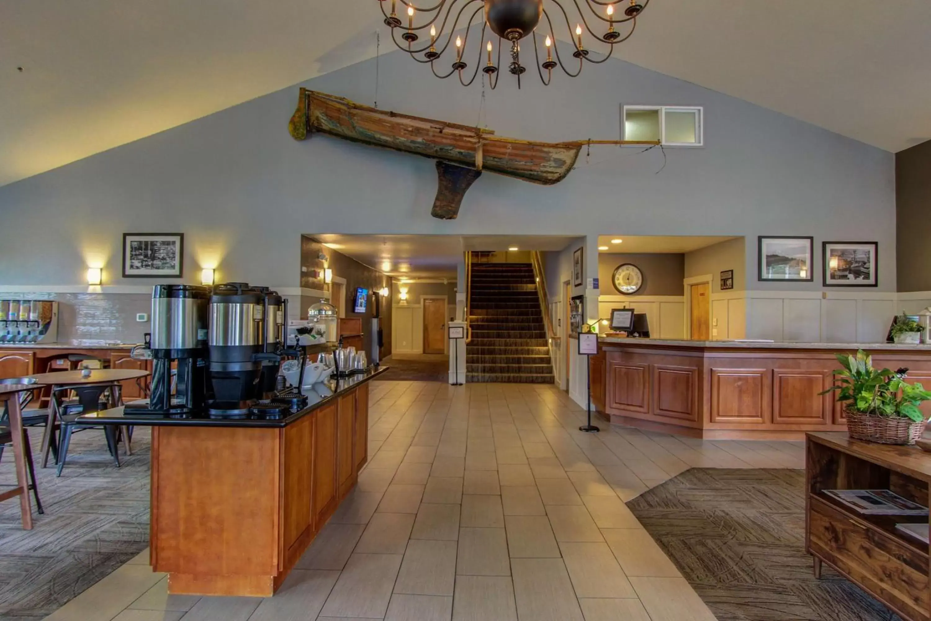 Lobby or reception, Kitchen/Kitchenette in Best Western Wesley Inn & Suites