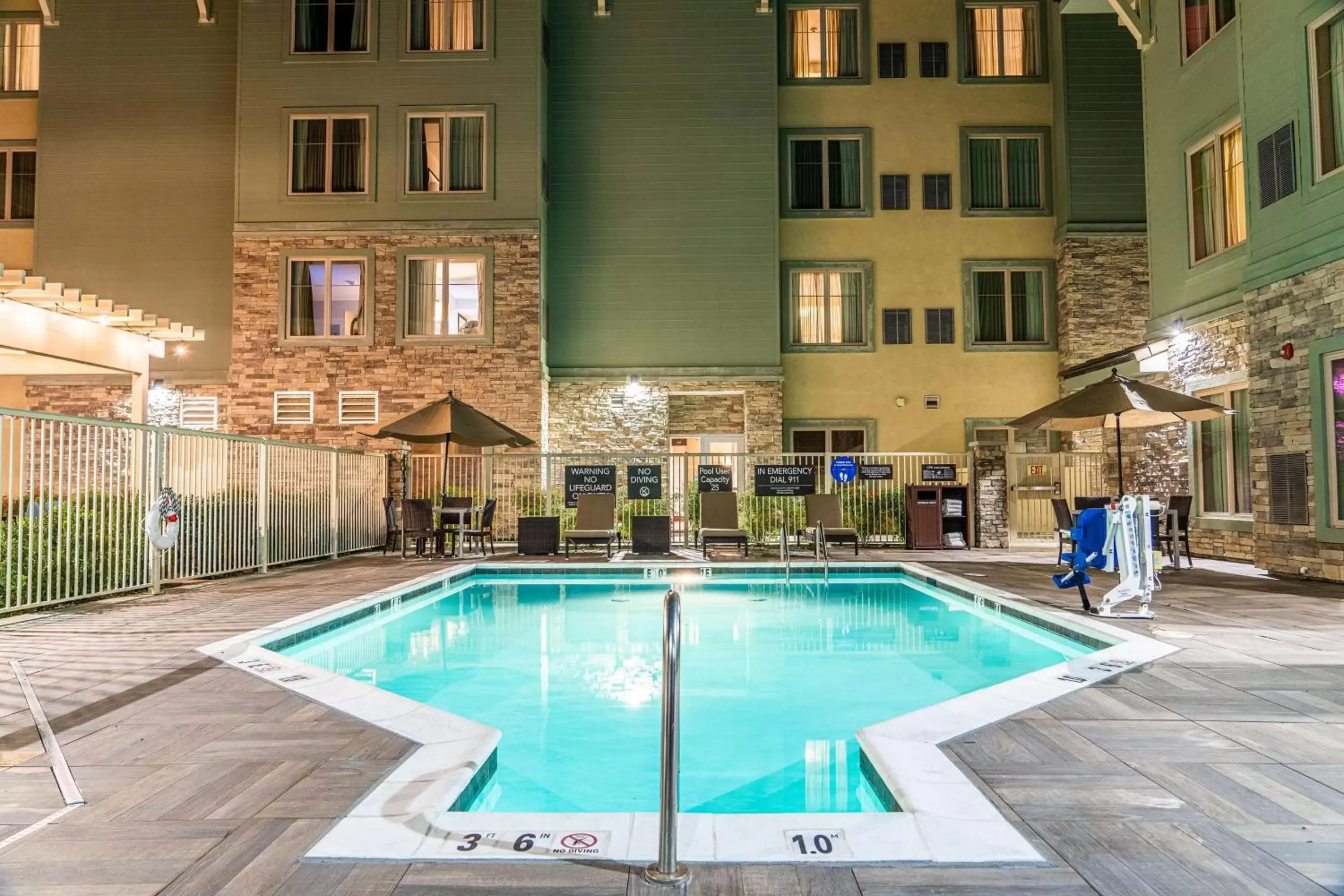 Property building, Swimming Pool in Homewood Suites by Hilton Pleasant Hill Concord