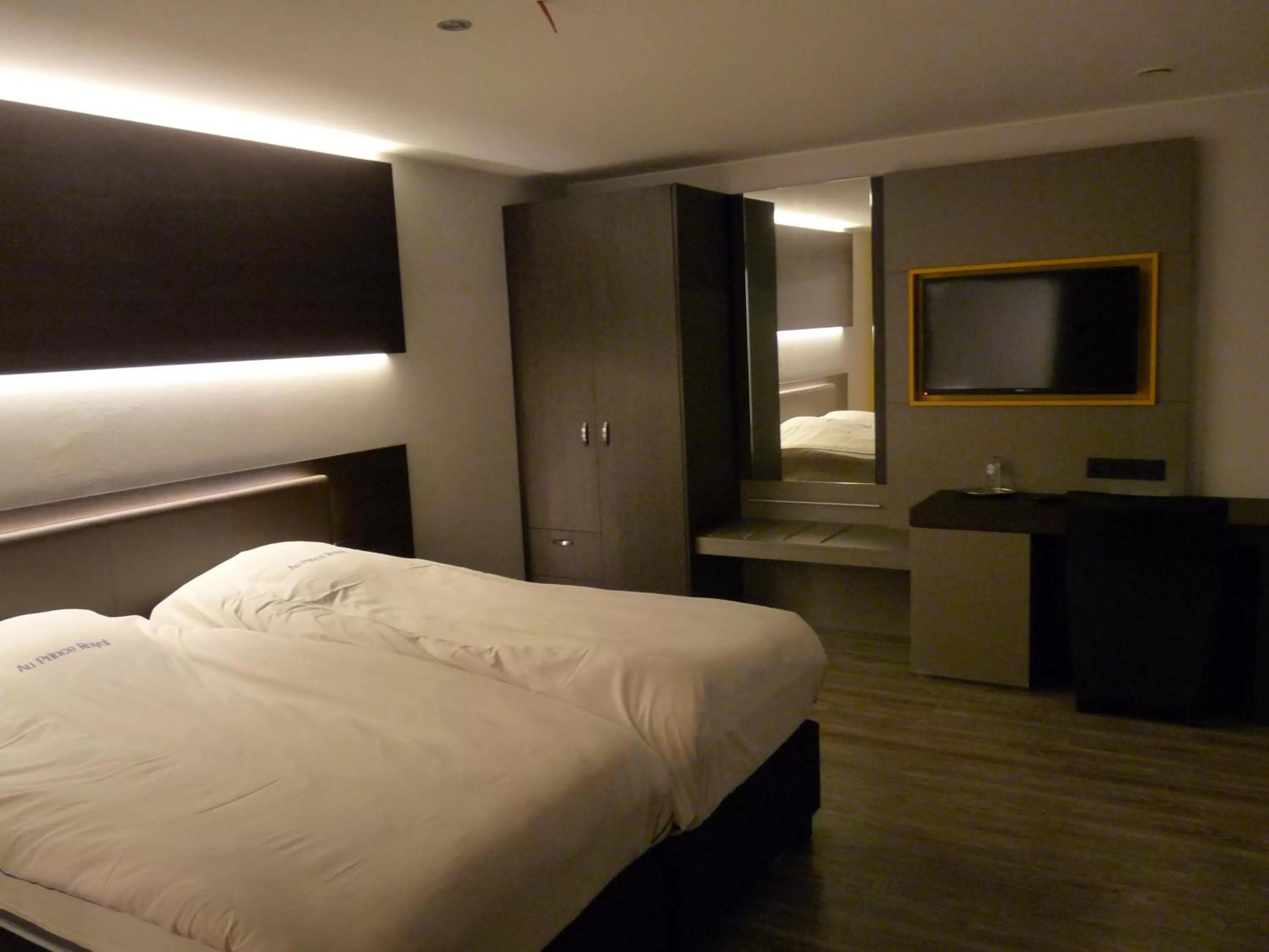 Bedroom, Bed in Hotel Au Prince Royal