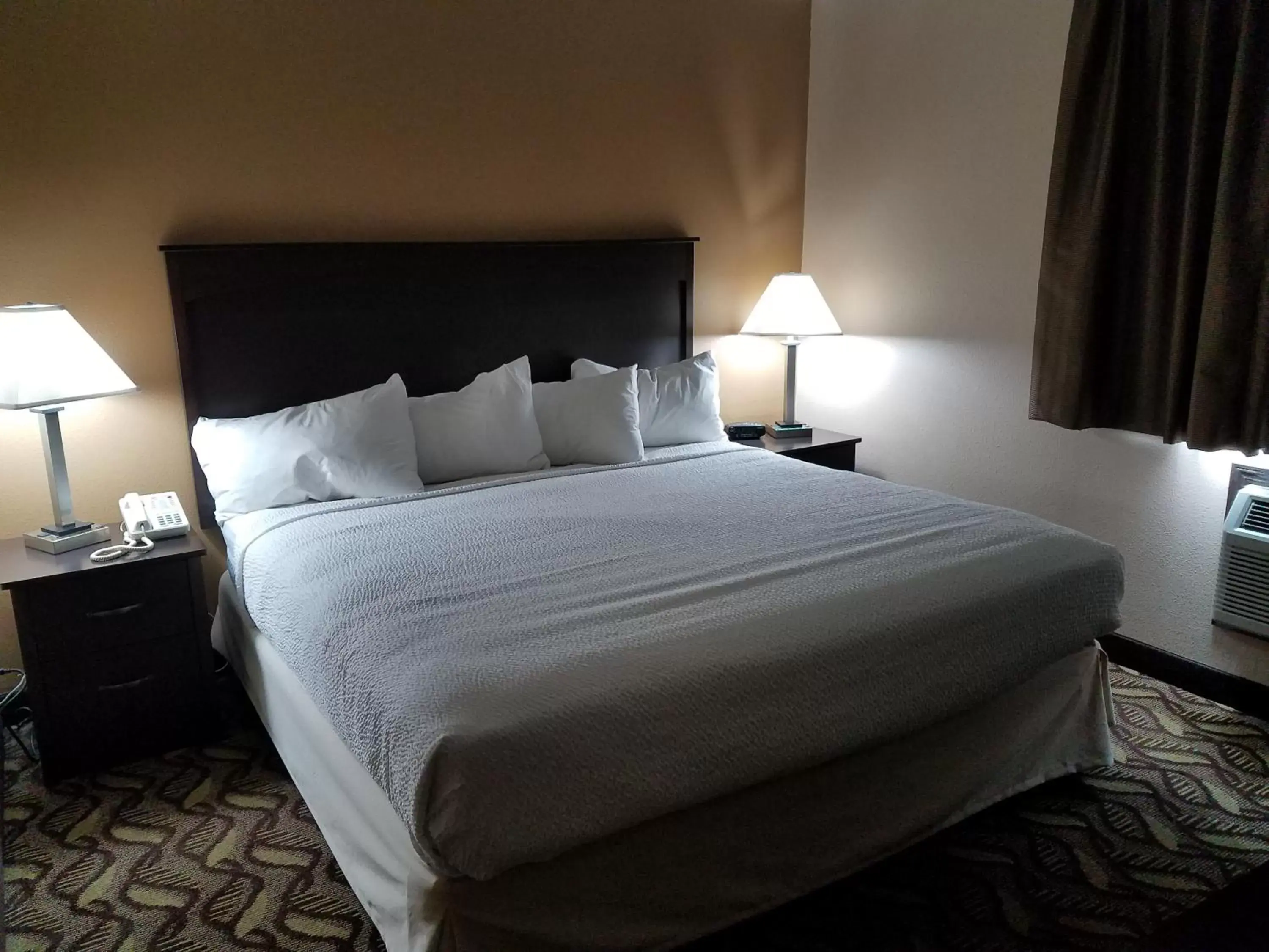 Bed in Americas Best Value Inn and Suites Bismarck