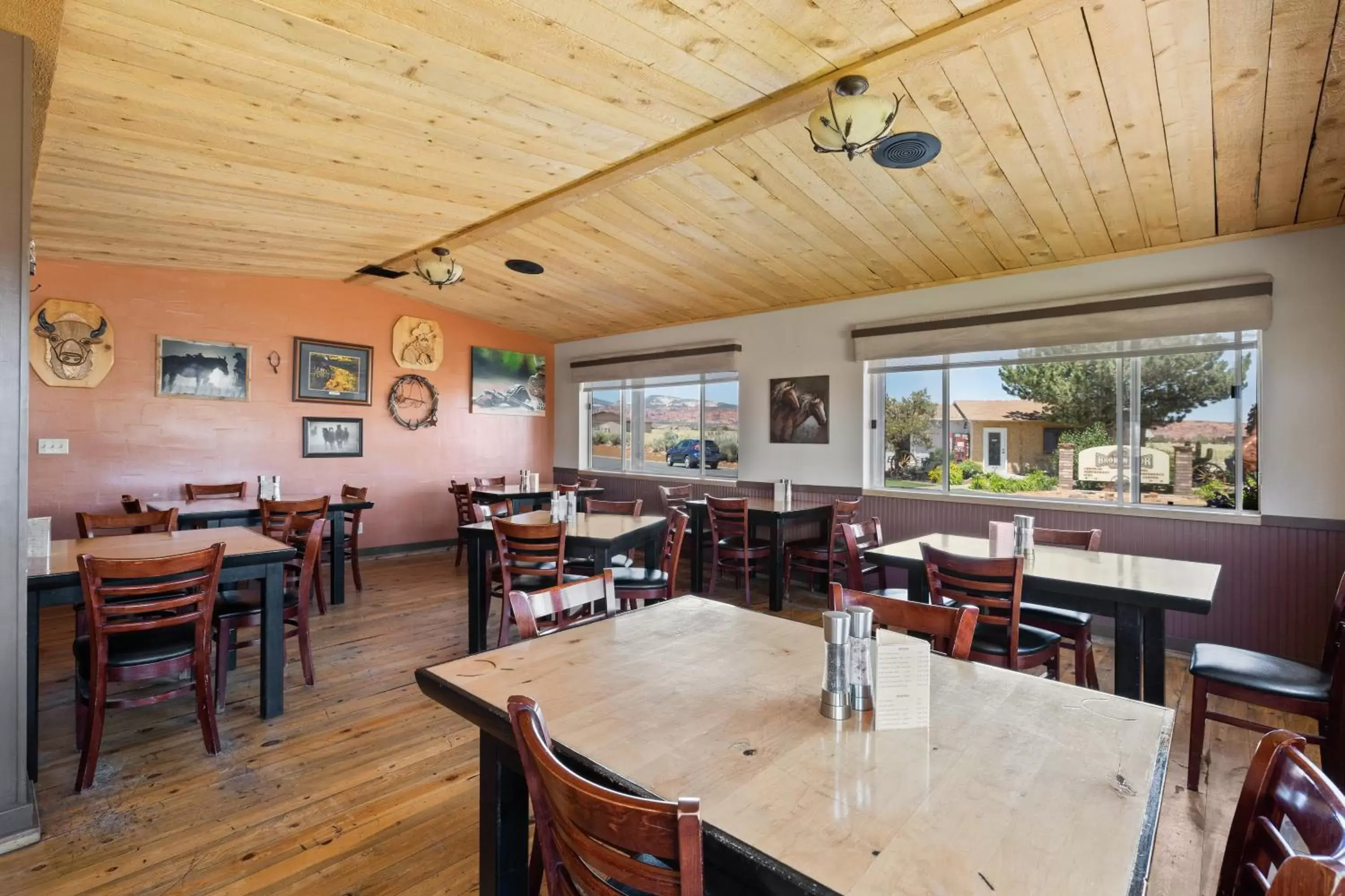 Restaurant/places to eat in Broken Spur Inn & Steakhouse Restaurant/places to eat in Broken Spur Inn & Steakhouse