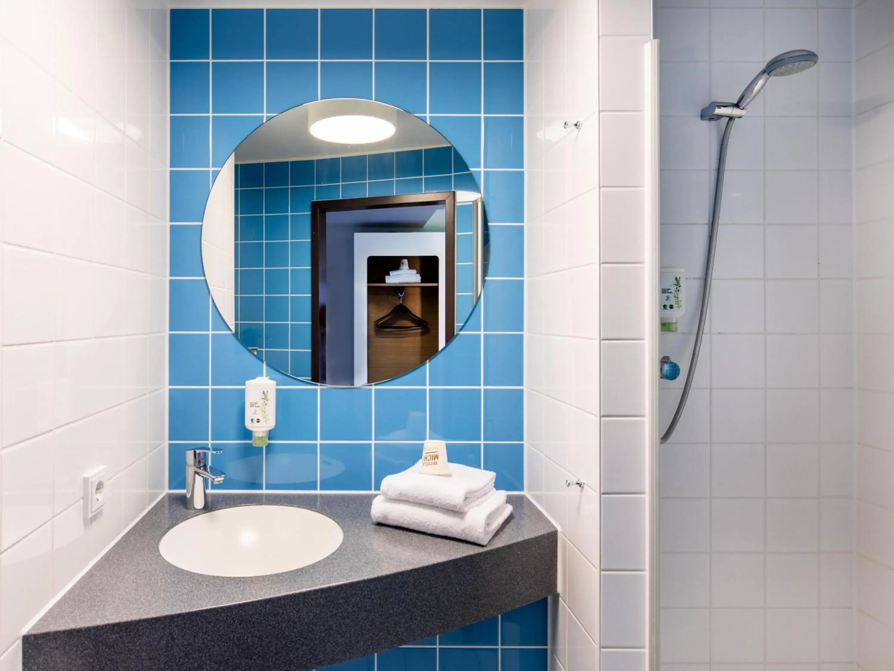 Shower, Bathroom in B&B Hotel Hamburg-Wandsbek
