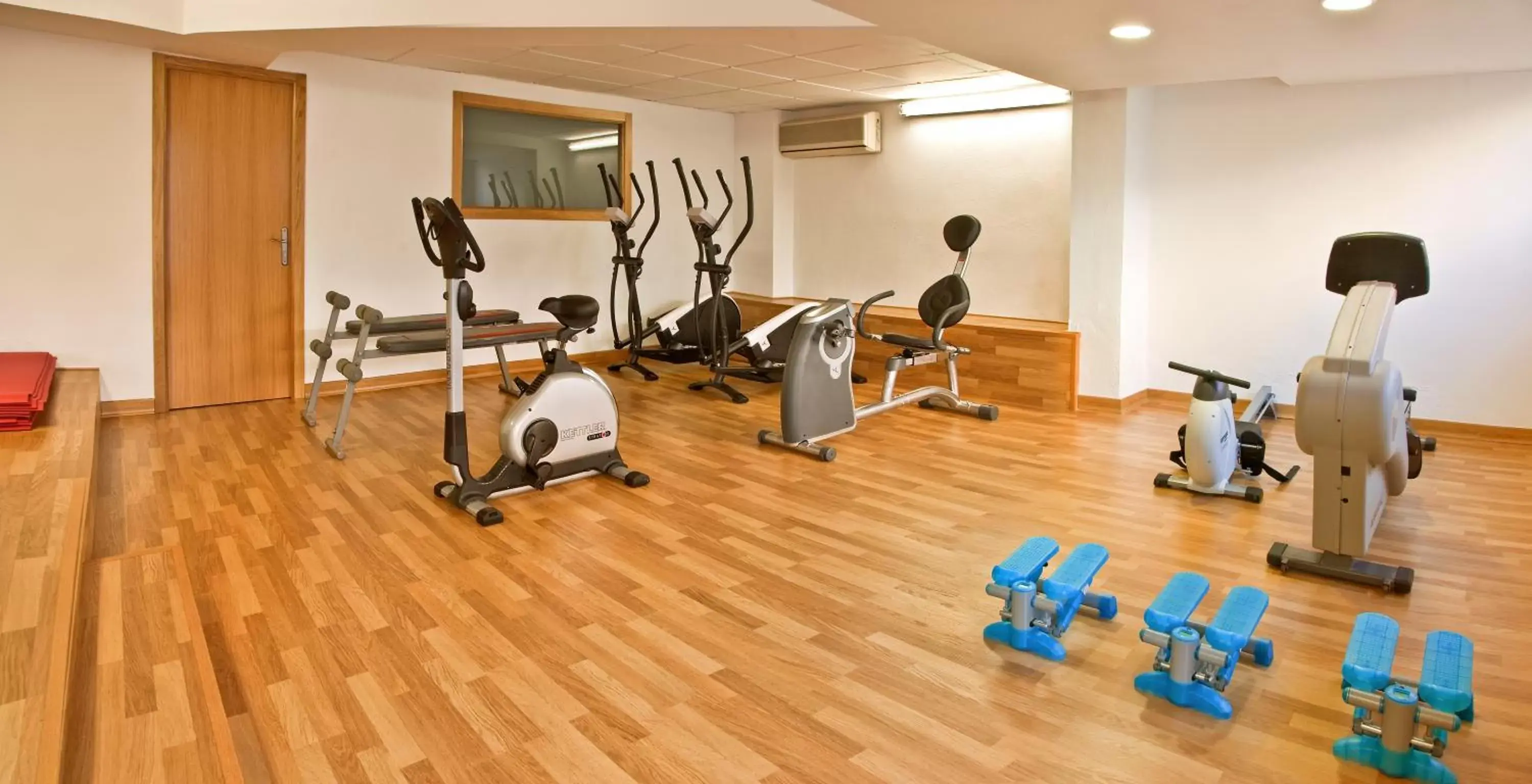 Fitness centre/facilities, Fitness Center/Facilities in Hotel RH Casablanca Suites