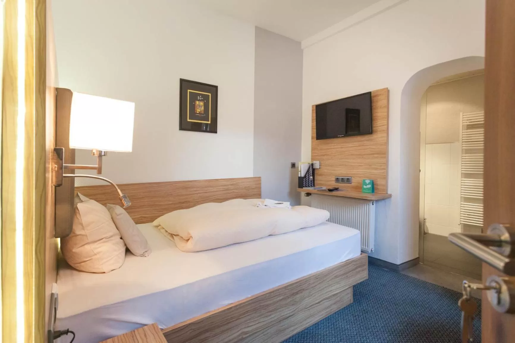 Photo of the whole room, Bed in Hotel Garni "Zur Alten Post"