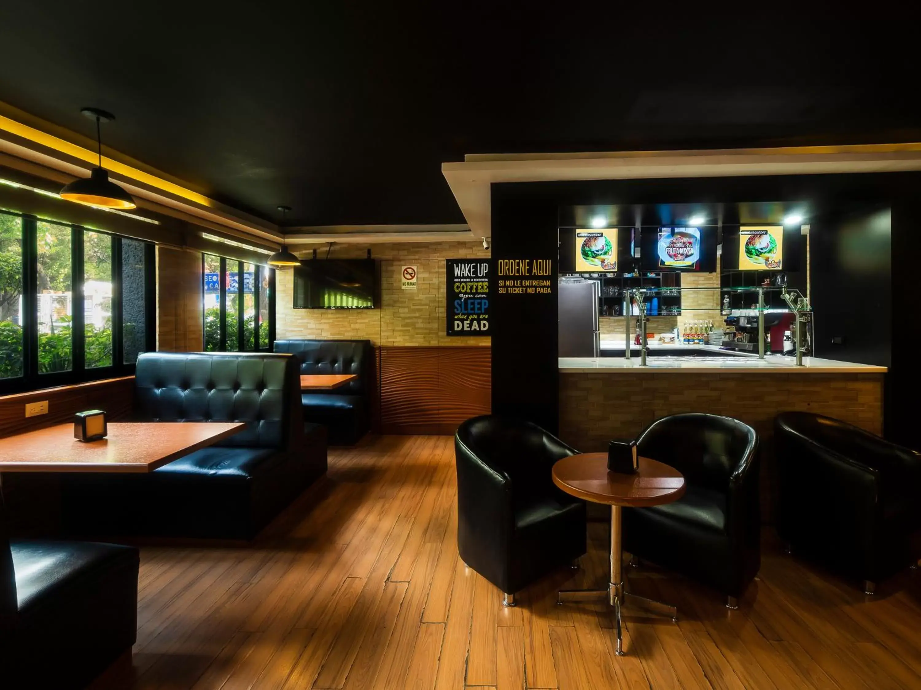 Restaurant/places to eat, Lounge/Bar in Hotel Normandie