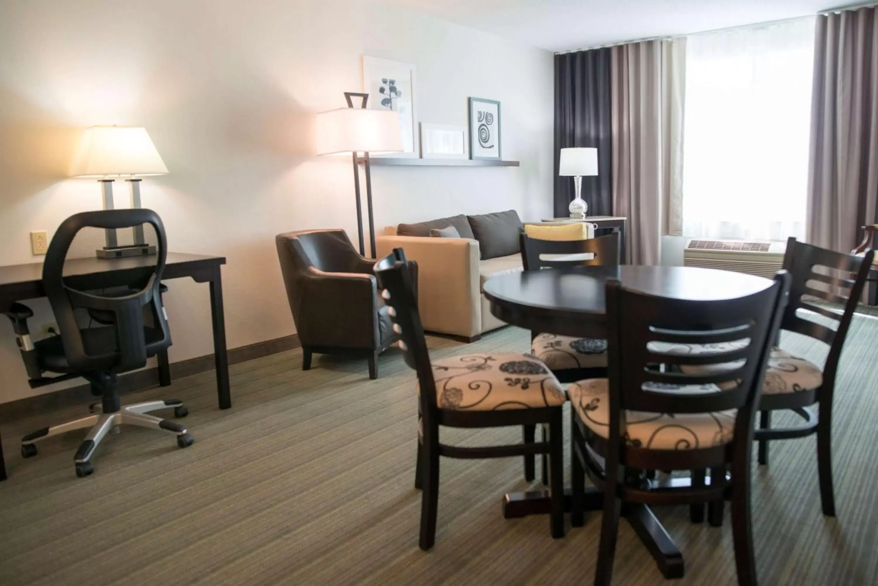 Photo of the whole room, Dining Area in Country Inn & Suites by Radisson, Effingham, IL