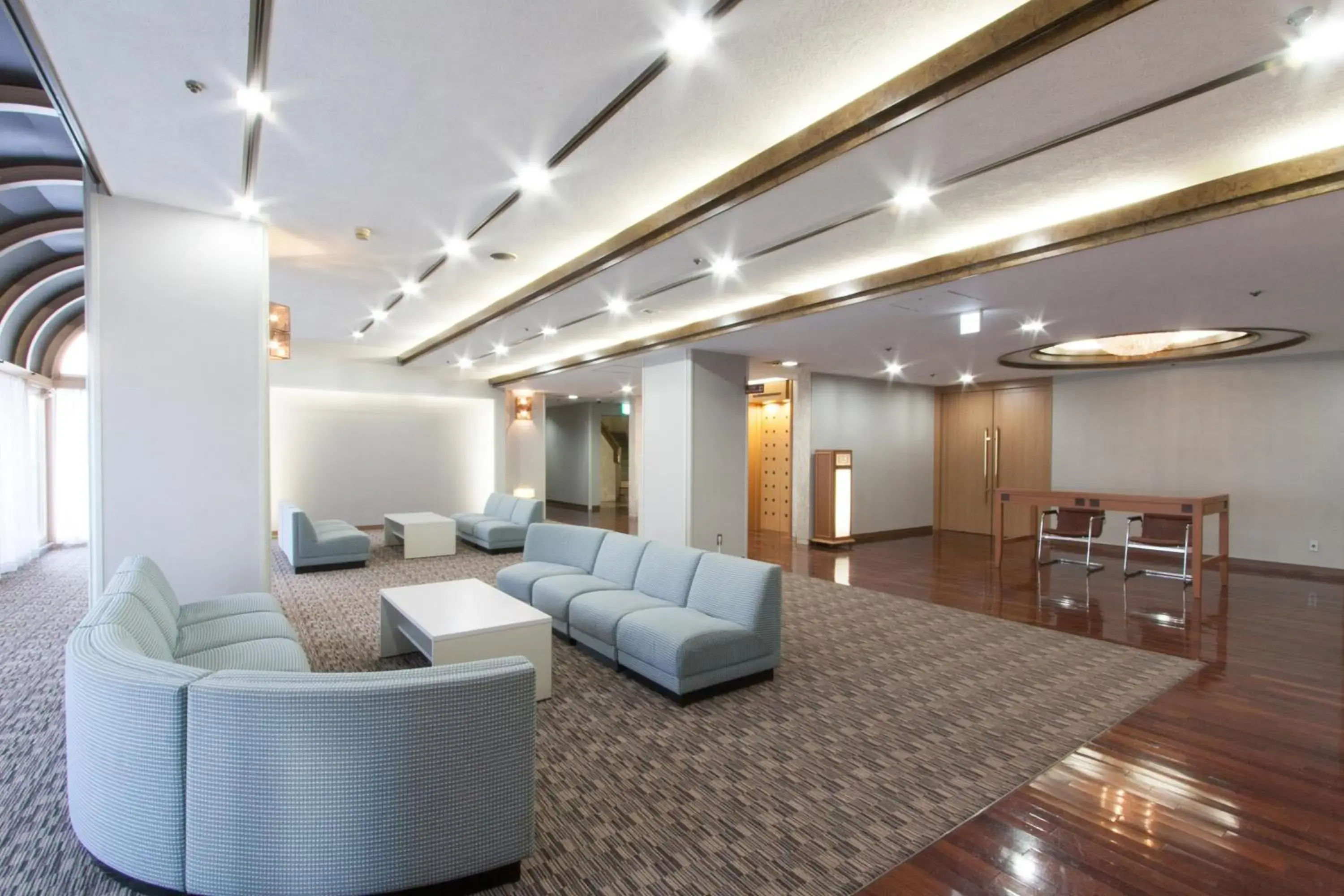 Banquet/Function facilities, Seating Area in Takamatsu Tokyu Rei Hotel