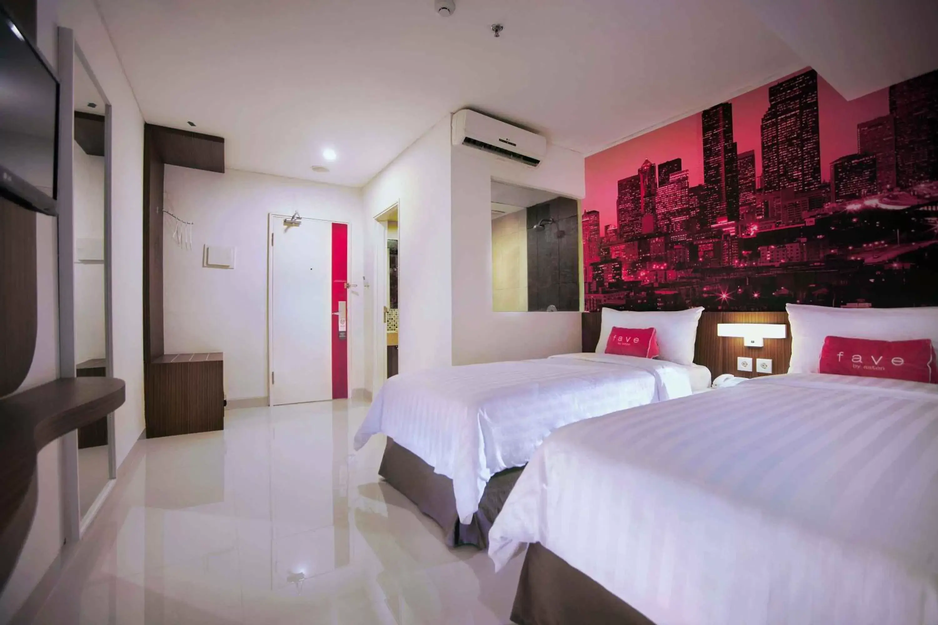 Bedroom, Bed in favehotel PGC Cililitan