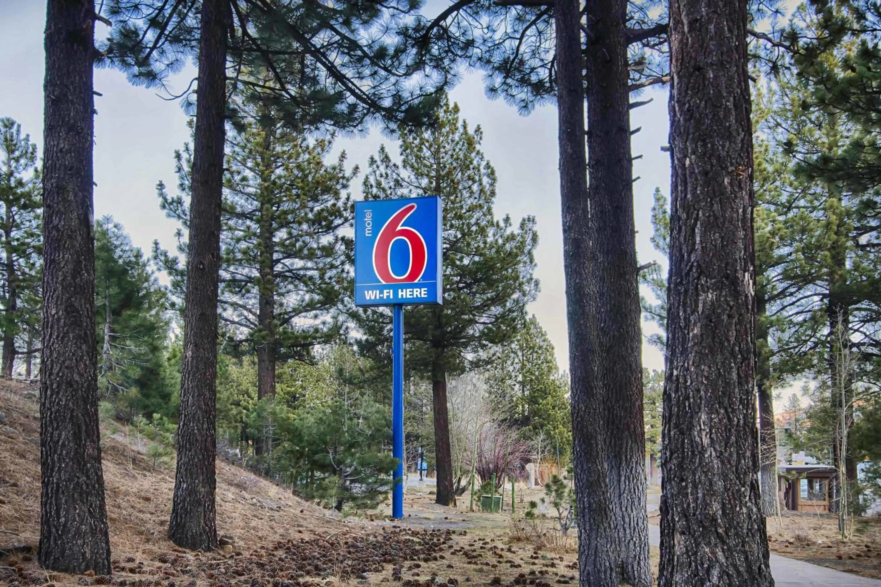 Facade/entrance in Motel 6-Mammoth Lakes, CA