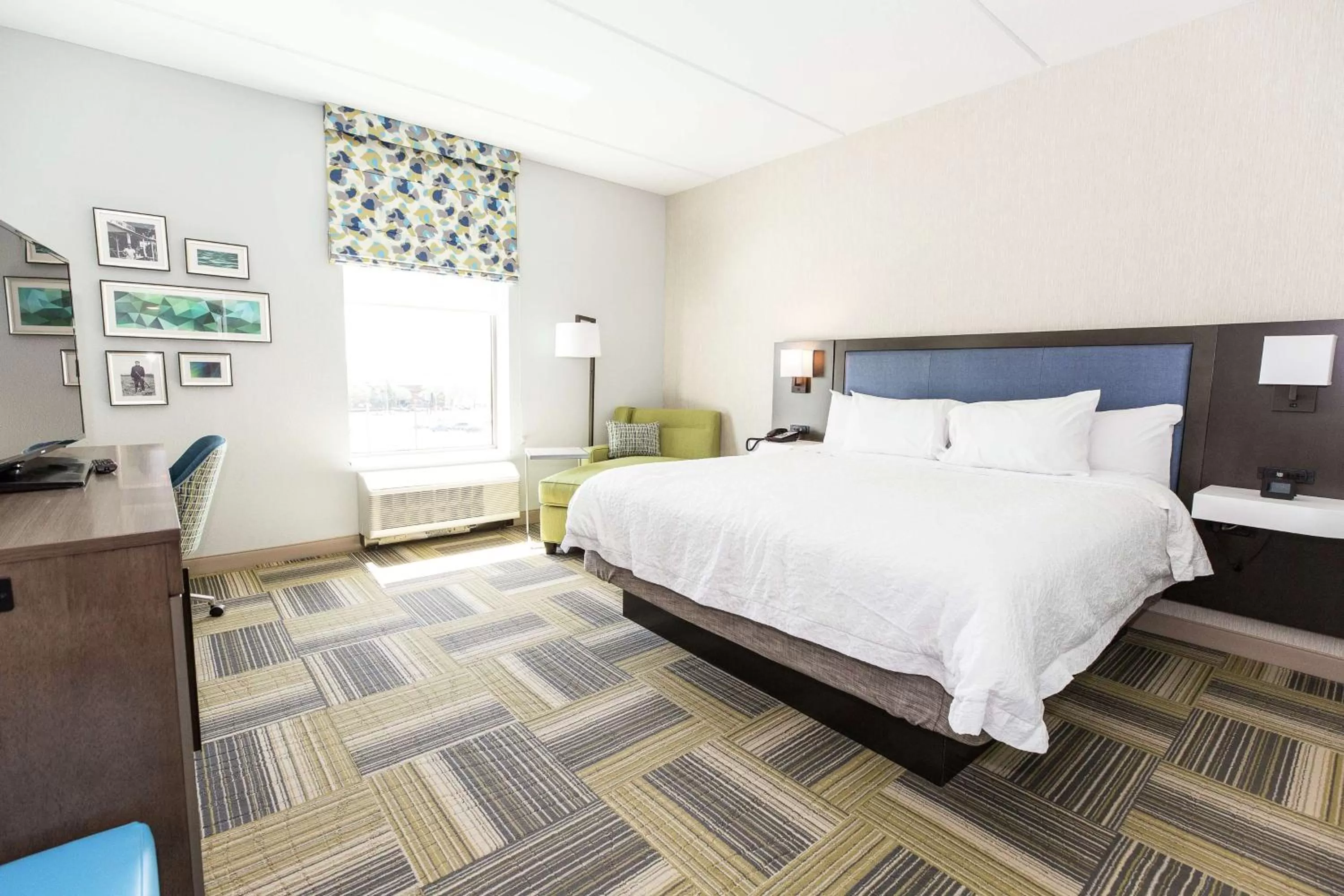Bedroom, Bed in Hampton Inn & Suites Syracuse North Airport Area