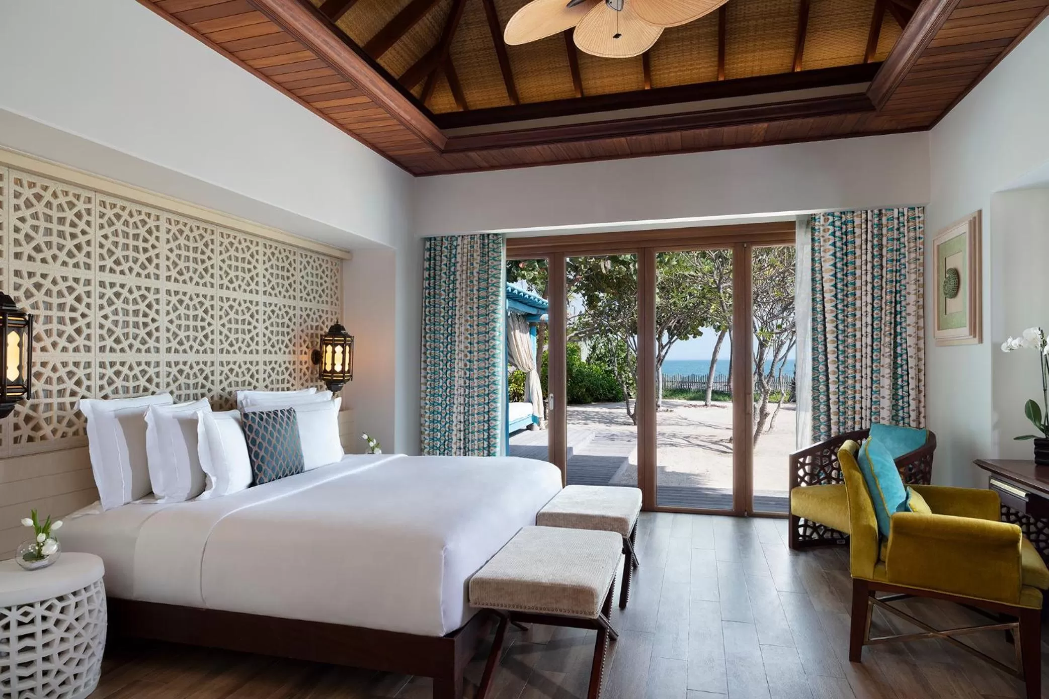 Seating area, Bed in Banana Island Resort Doha by Anantara
