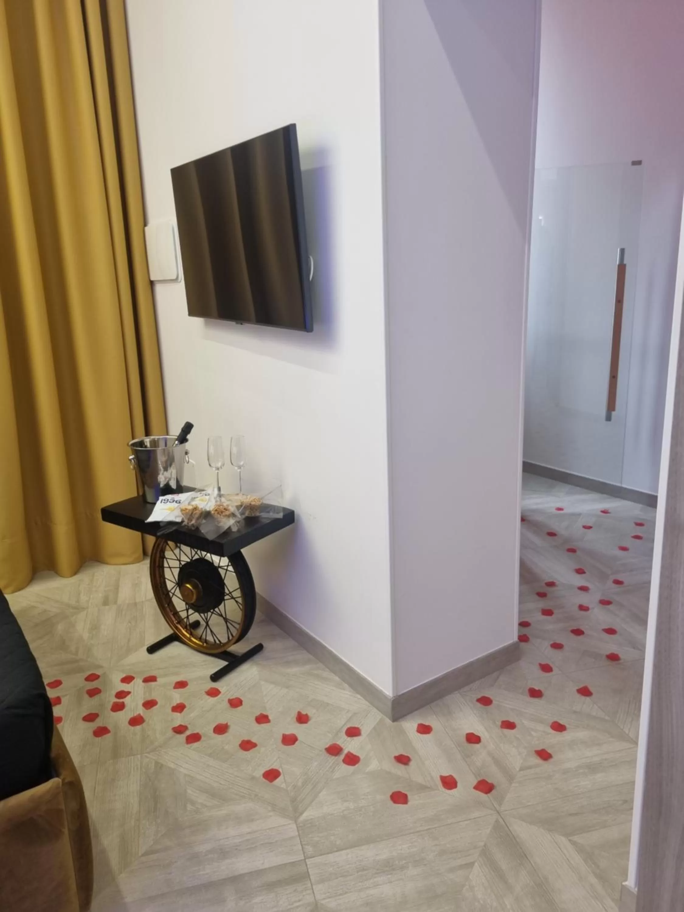 TV/Entertainment Center in Twin Towers Naples Luxury