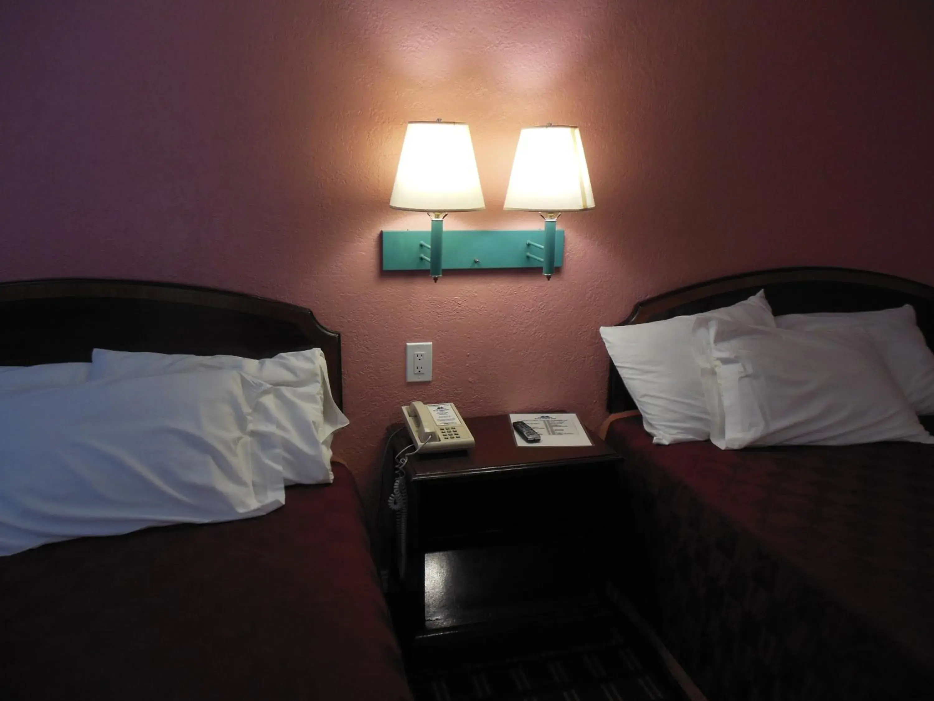Bed in Sealamp Inn