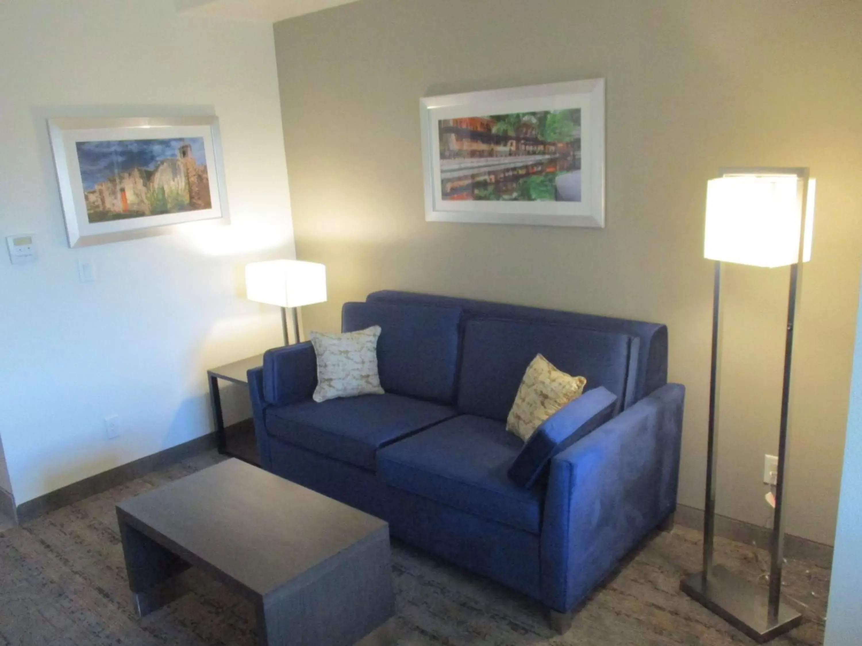 Photo of the whole room, Seating Area in Best Western Plus Roland Inn & Suites