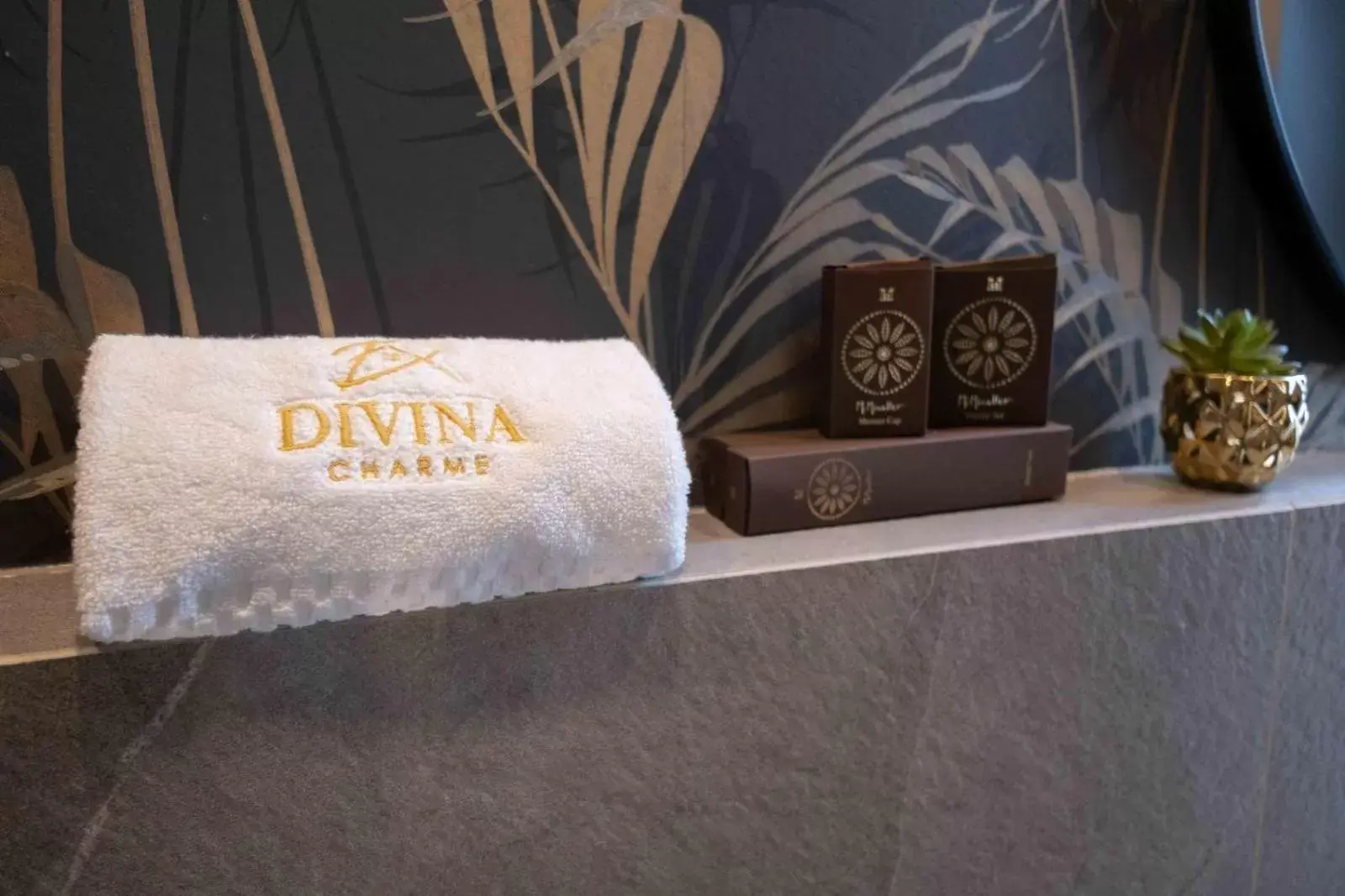 towels, Property Logo/Sign in Divina Charme