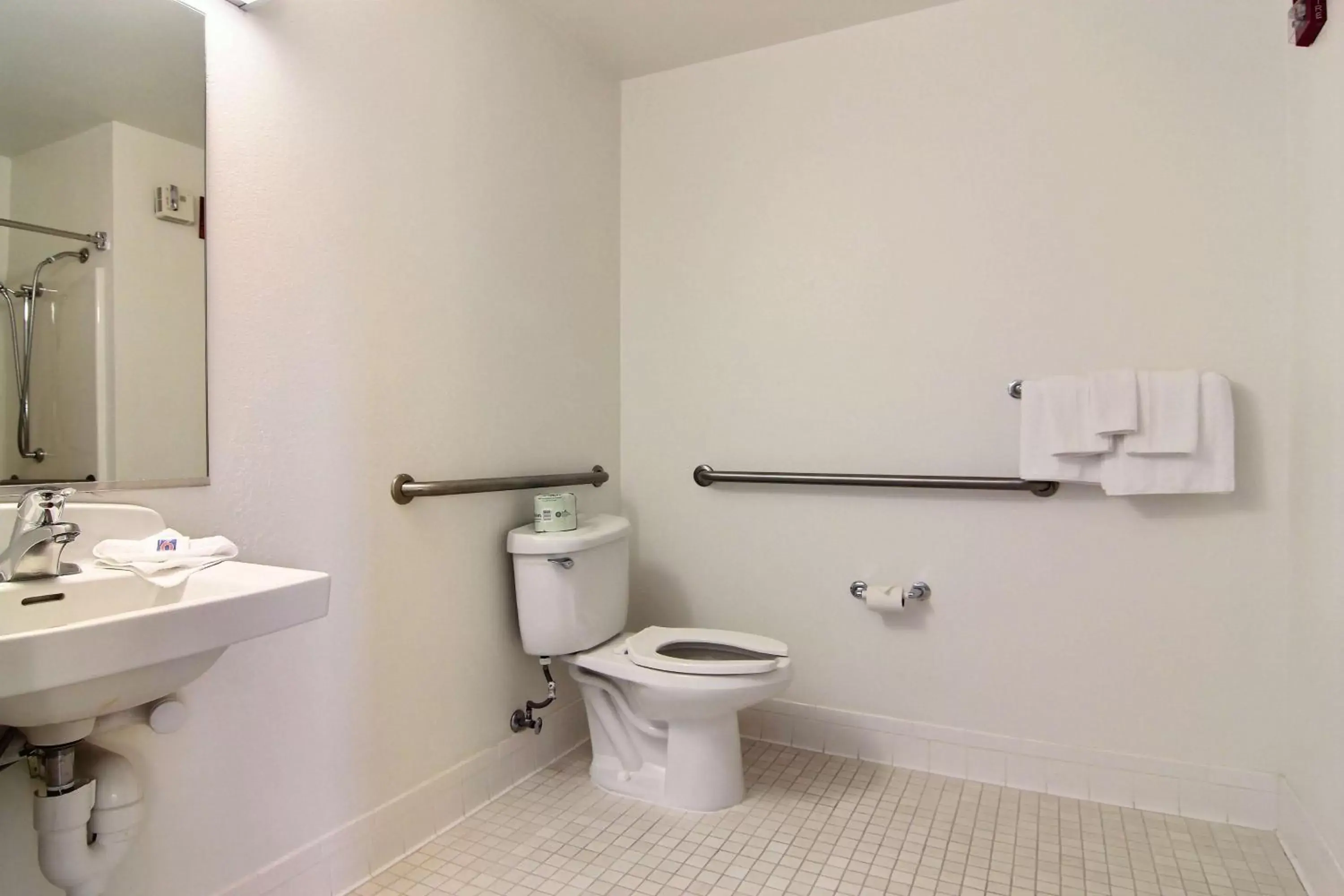 Toilet, Bathroom in Motel 6-Albuquerque, NM - North