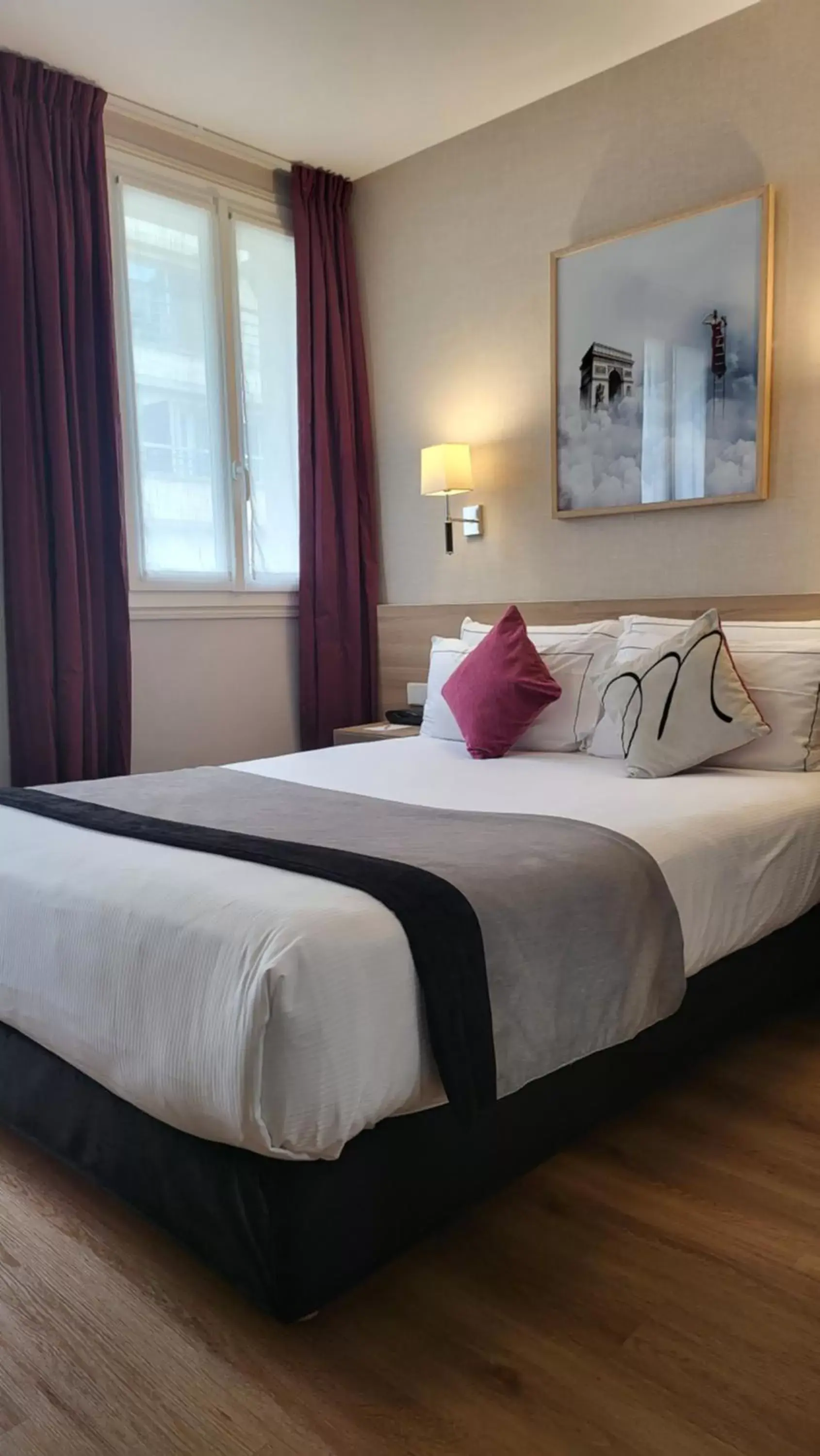 Bed in Magda Champs Elysées Bed in Magda Champs Elysées