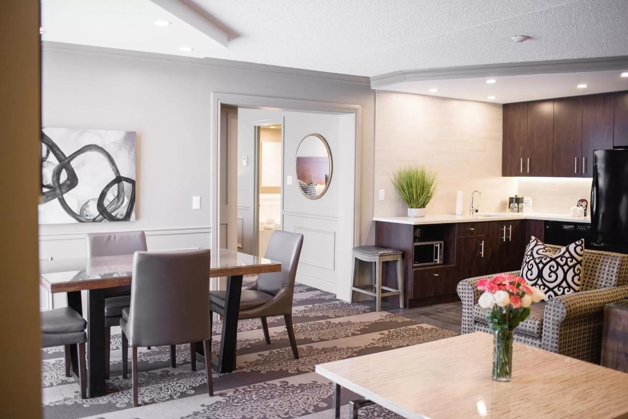 Kitchen or kitchenette in Ramada by Wyndham Cornwall