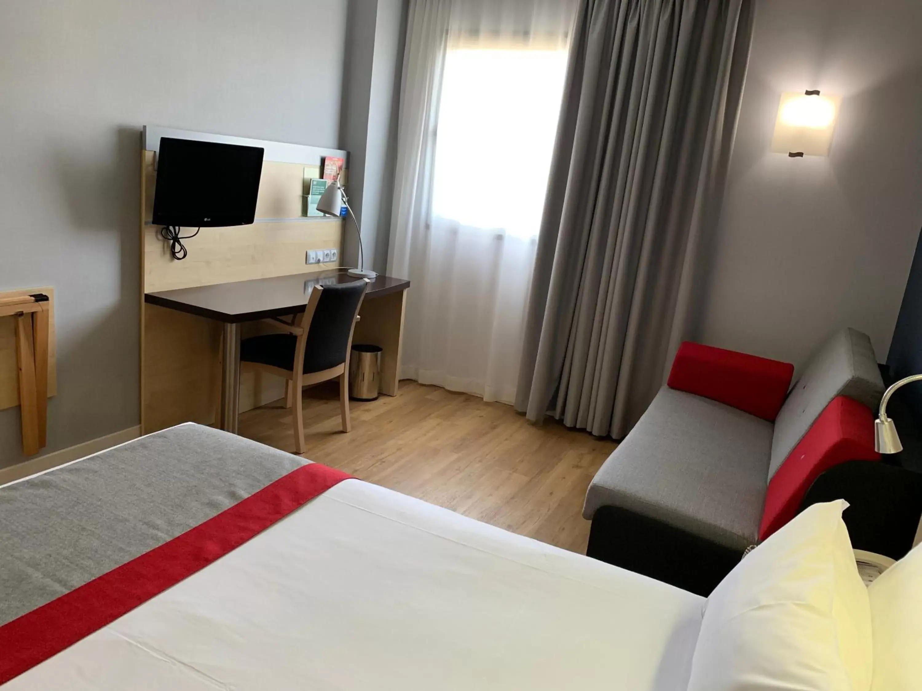 Bed in Holiday Inn Express Vitoria by IHG Bed in Holiday Inn Express Vitoria by IHG