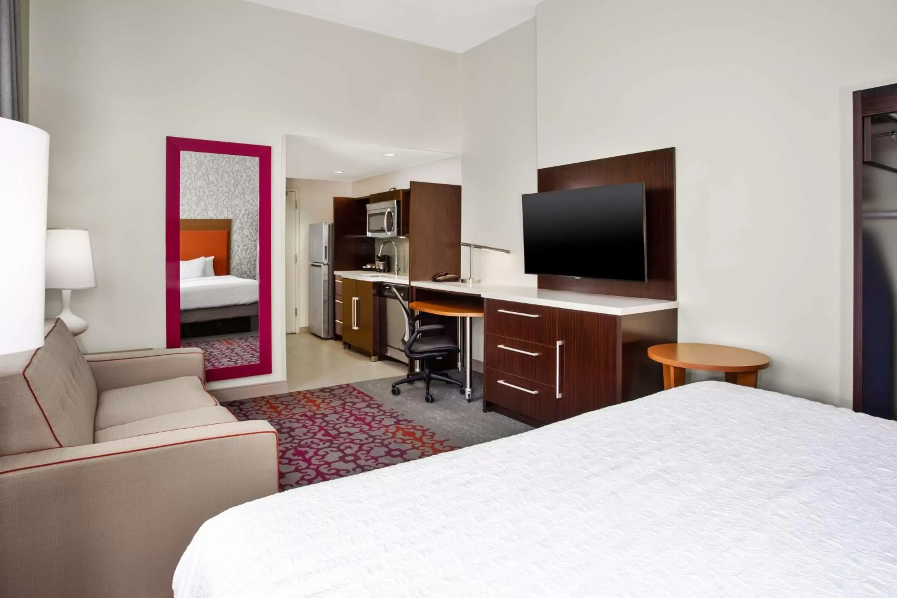 Bedroom, TV/Entertainment Center in Home2 Suites by Hilton San Antonio Downtown - Riverwalk, TX