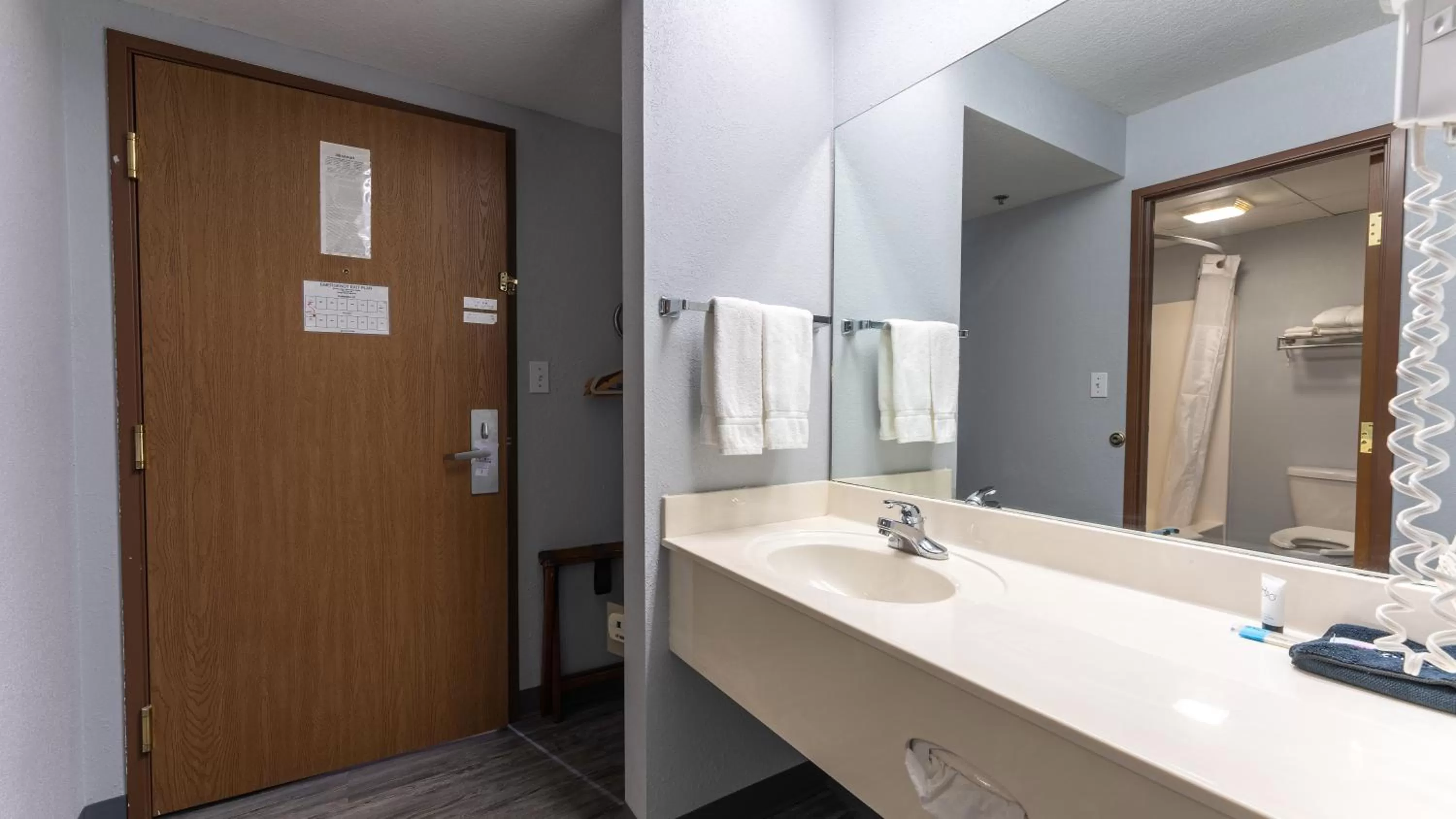 Bathroom in Schmidt's Creek Hotel