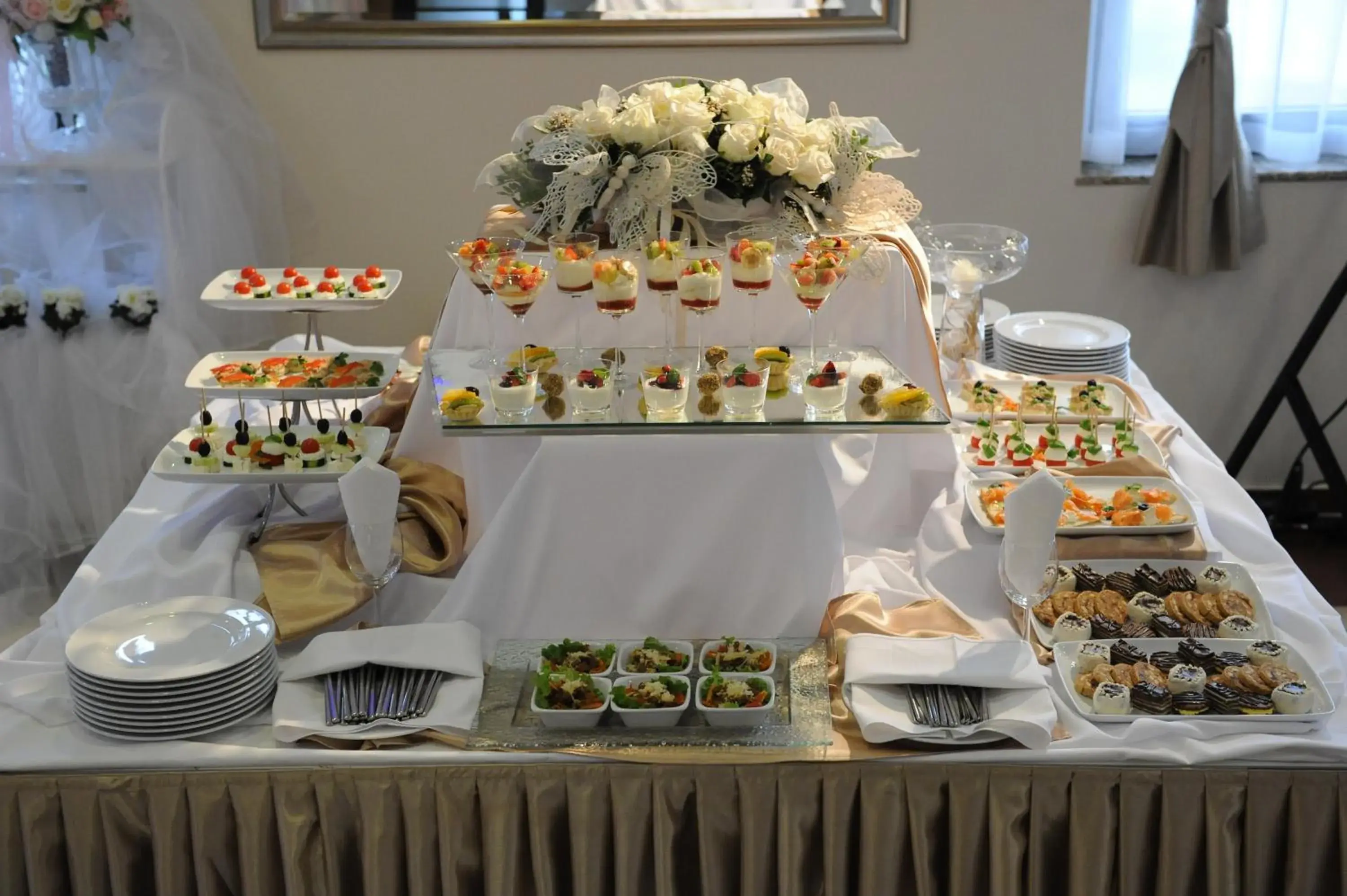 Banquet/Function facilities, Food in Hotel Gallus