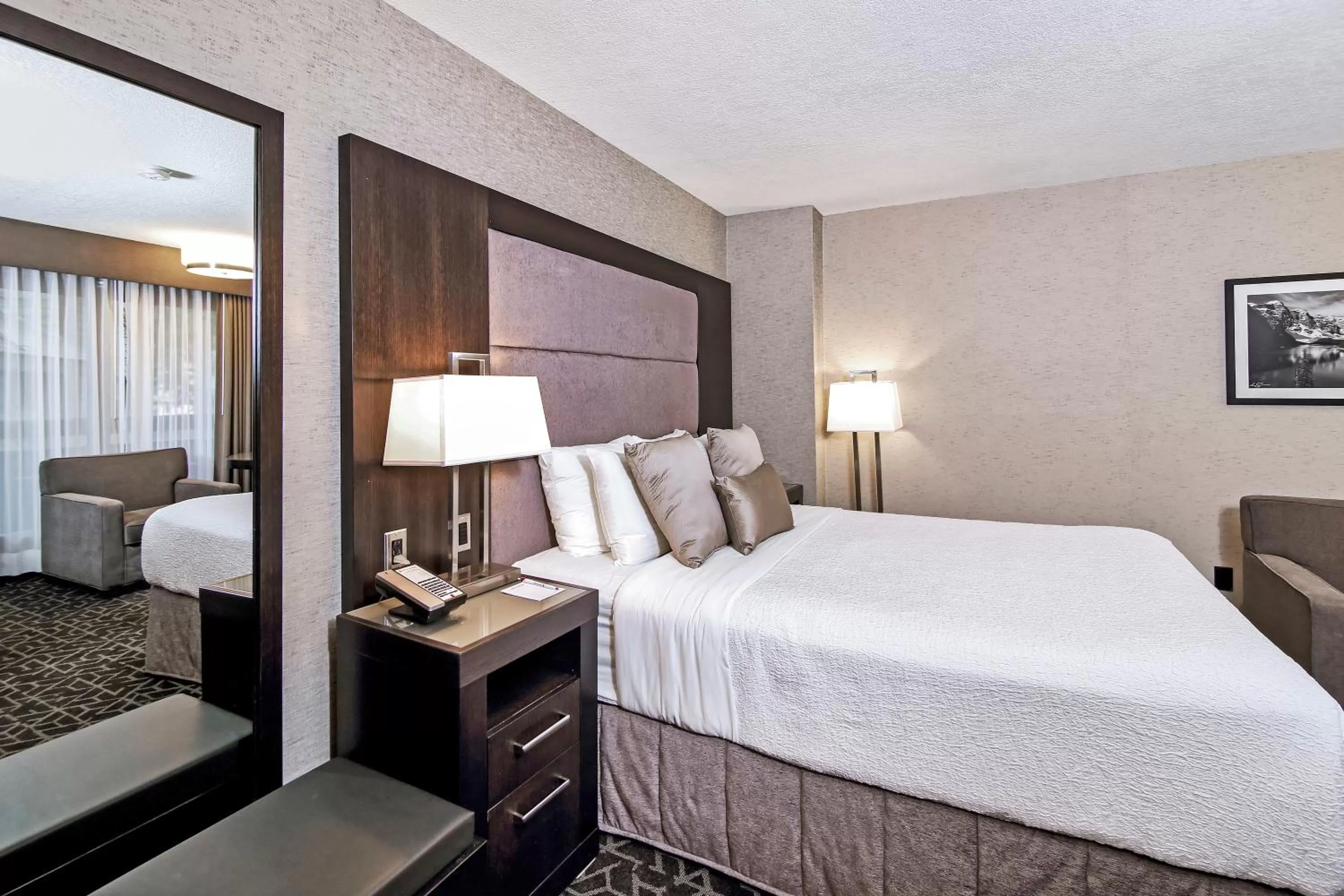 Bed in Best Western Plus Banff International Lodge