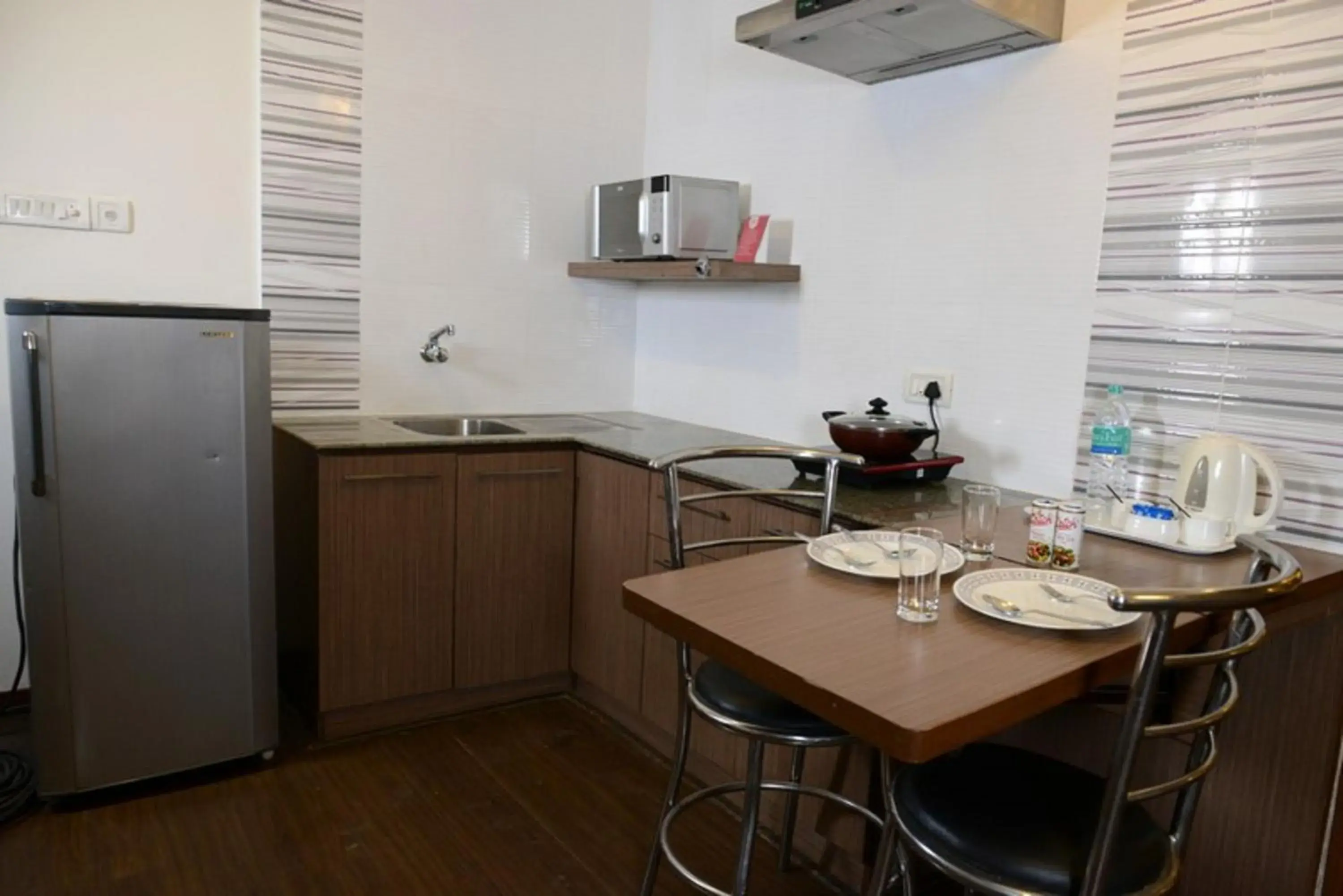 Kitchen or kitchenette, Kitchen/Kitchenette in The Lotus Apartment hotel, Burkit Road