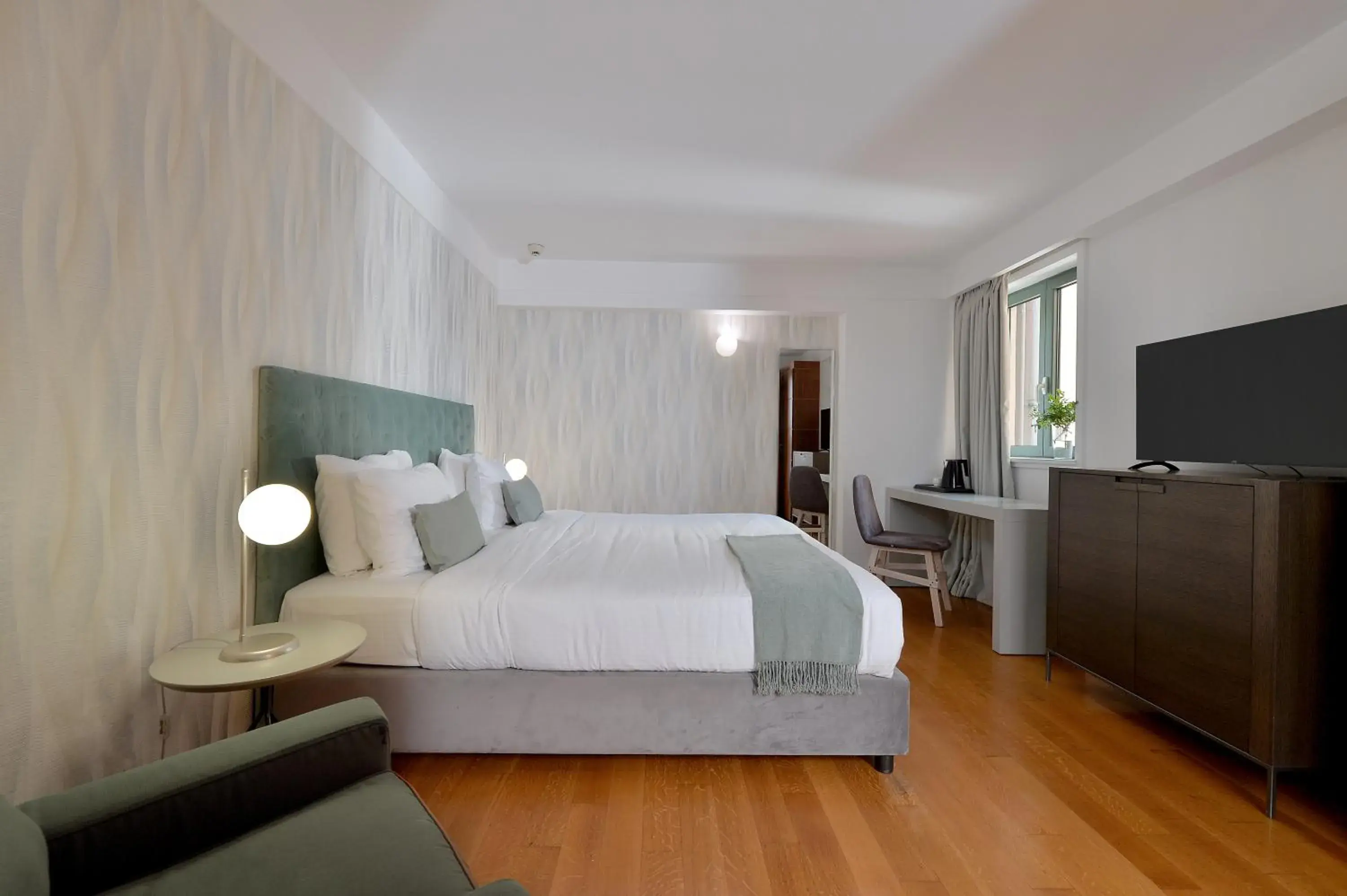 Bed in Athenaeum Eridanus Luxury Hotel