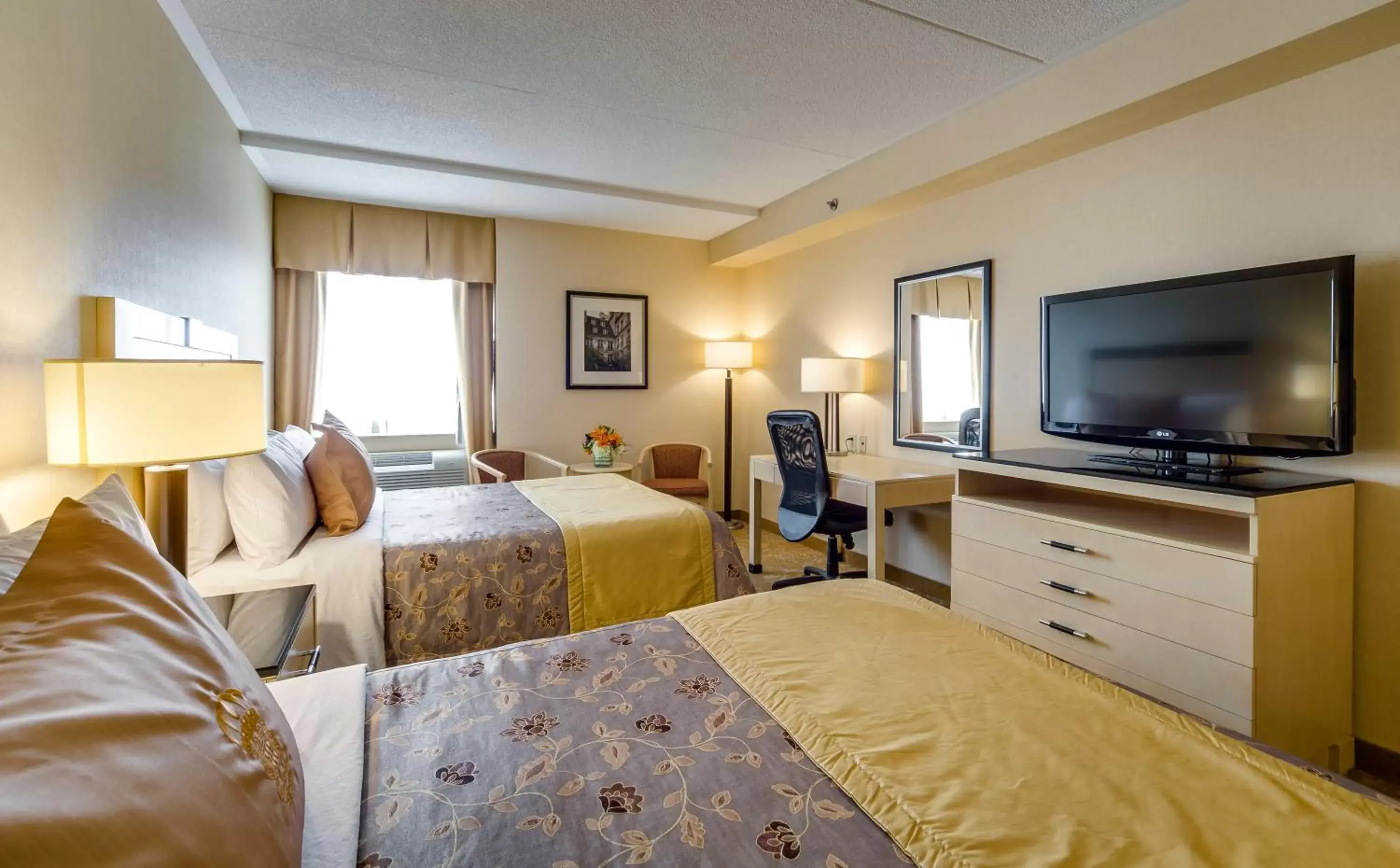 Photo of the whole room, TV/Entertainment Center in Monte Carlo Inn & Suites Downtown Markham